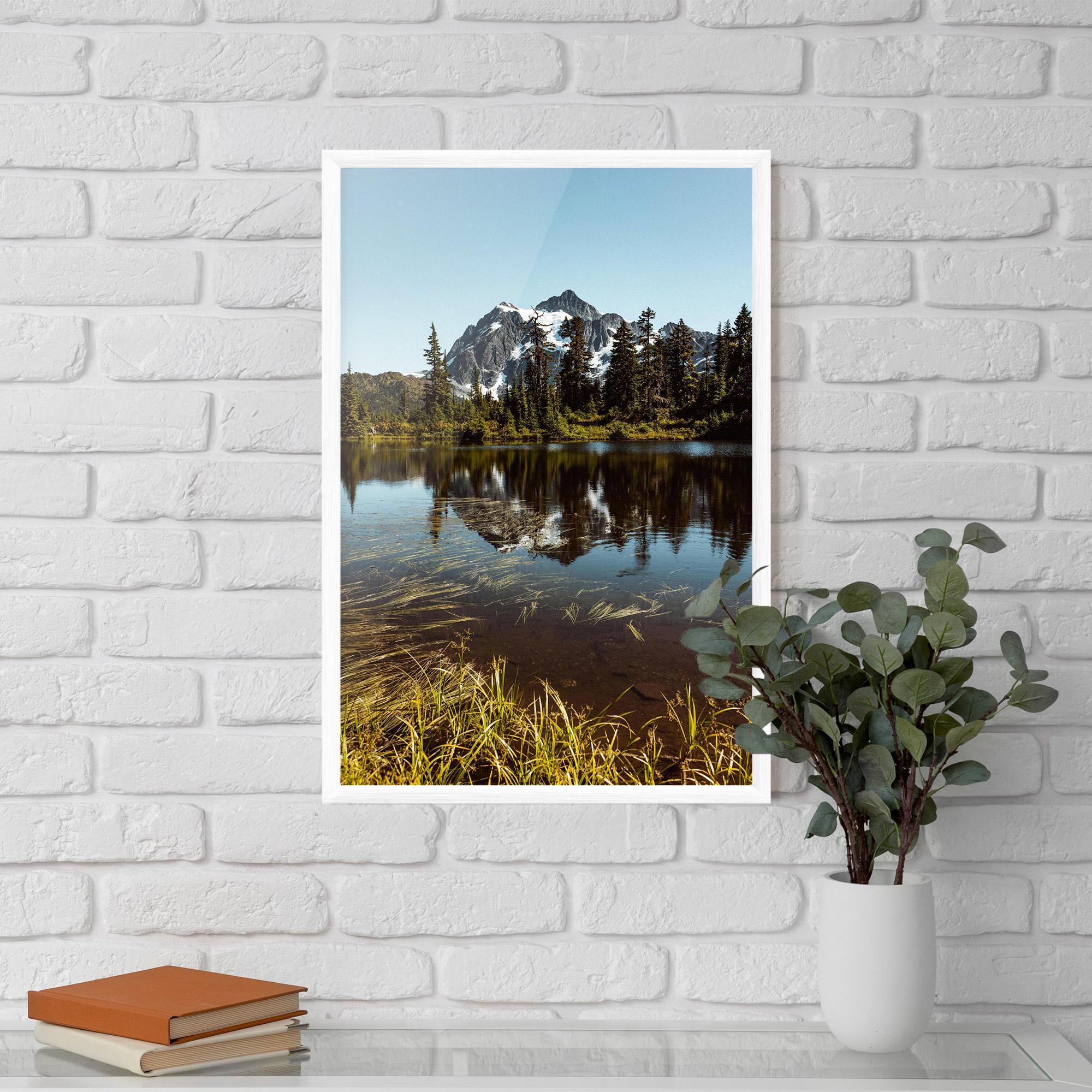 Poster Înrămat Lake Snow Mountain mockup 5