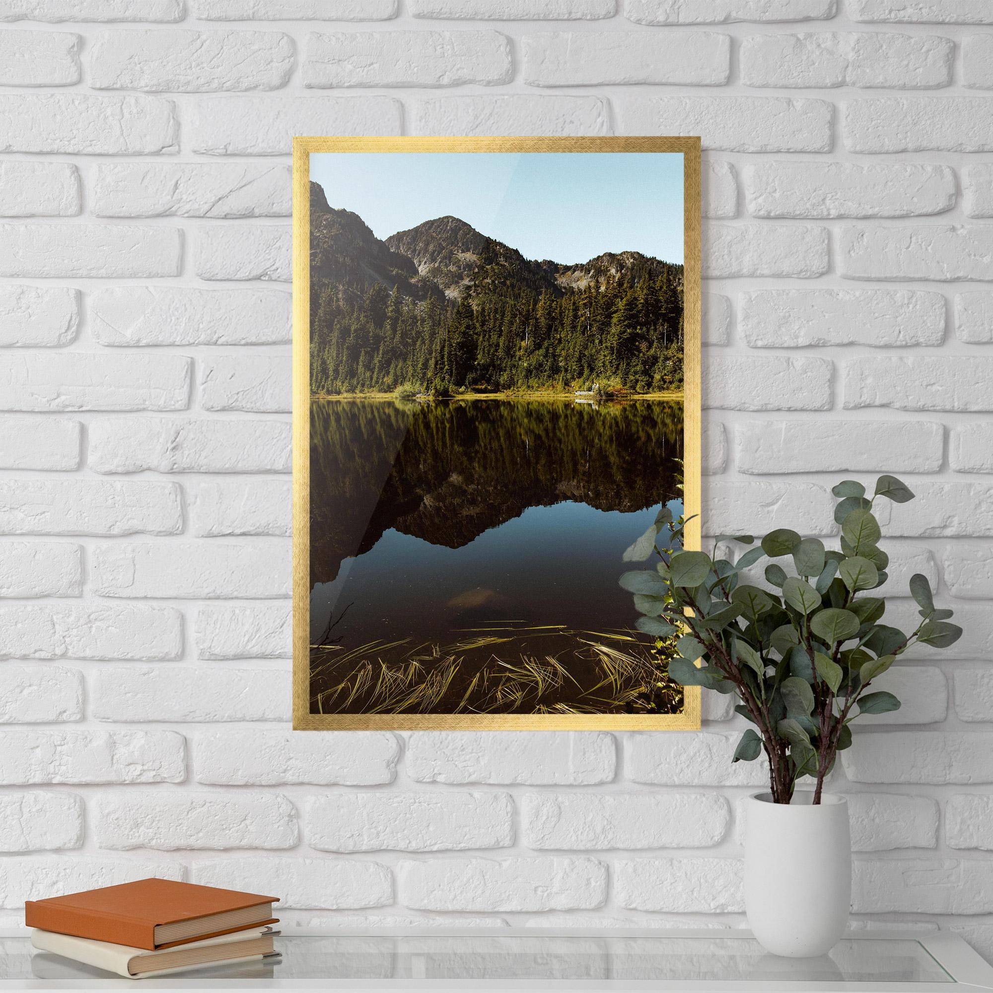 Poster Înrămat Big Lake Mountain mockup 5
