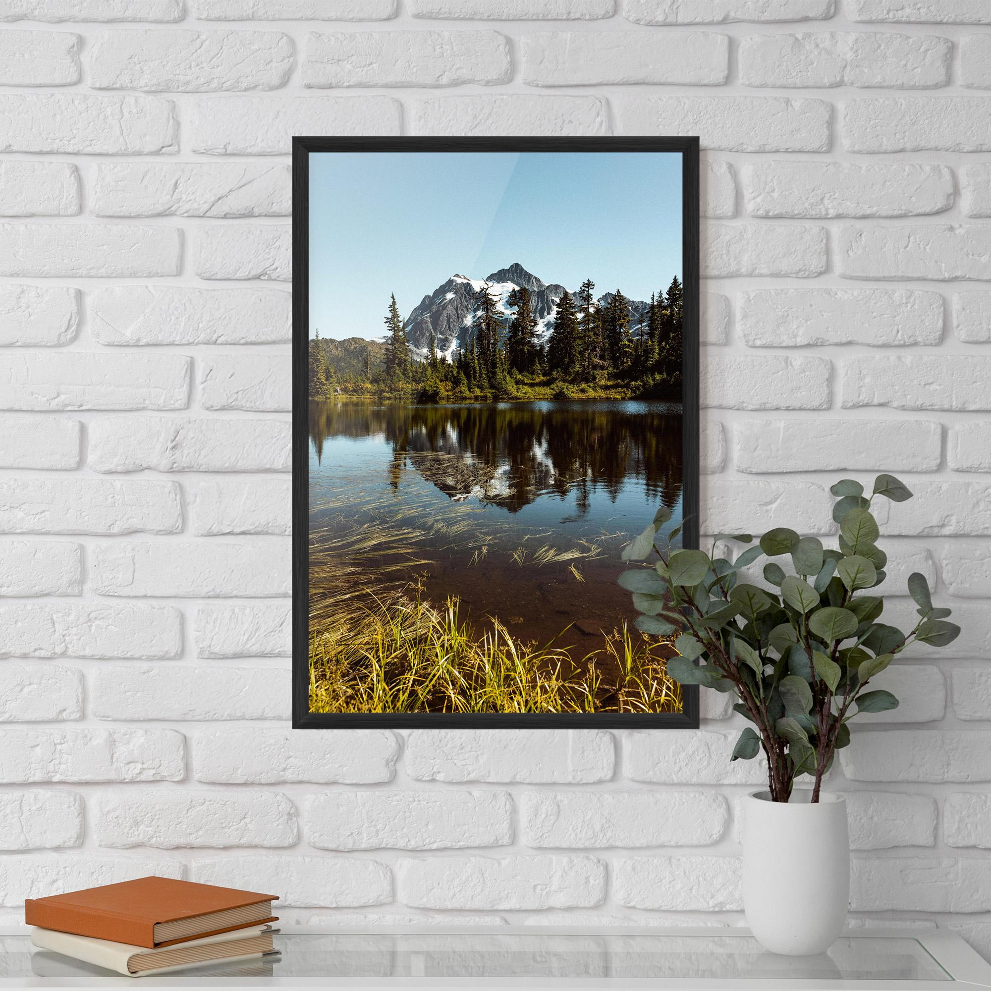 Poster Înrămat Lake Snow Mountain mockup 5