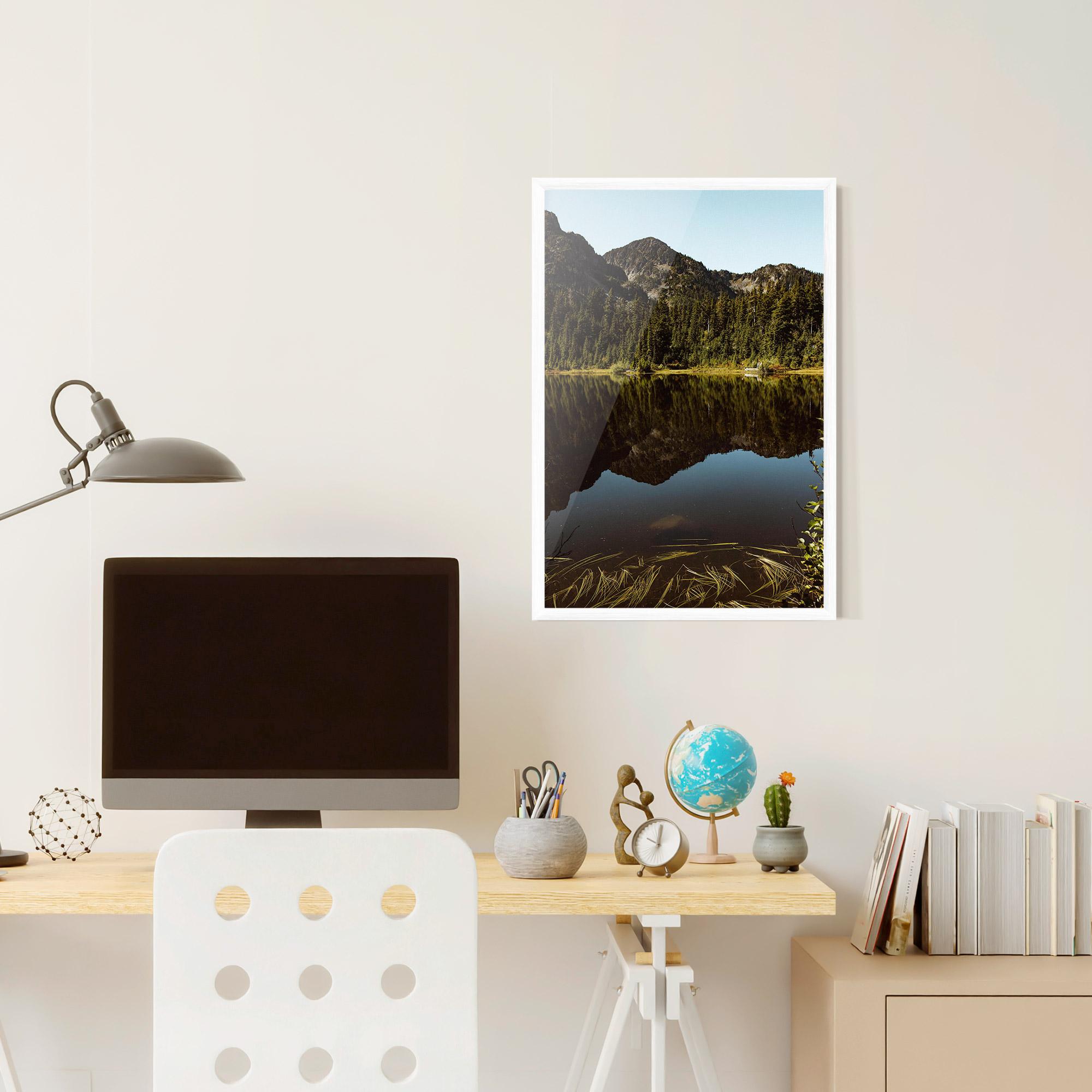Poster Înrămat Big Lake Mountain mockup 6