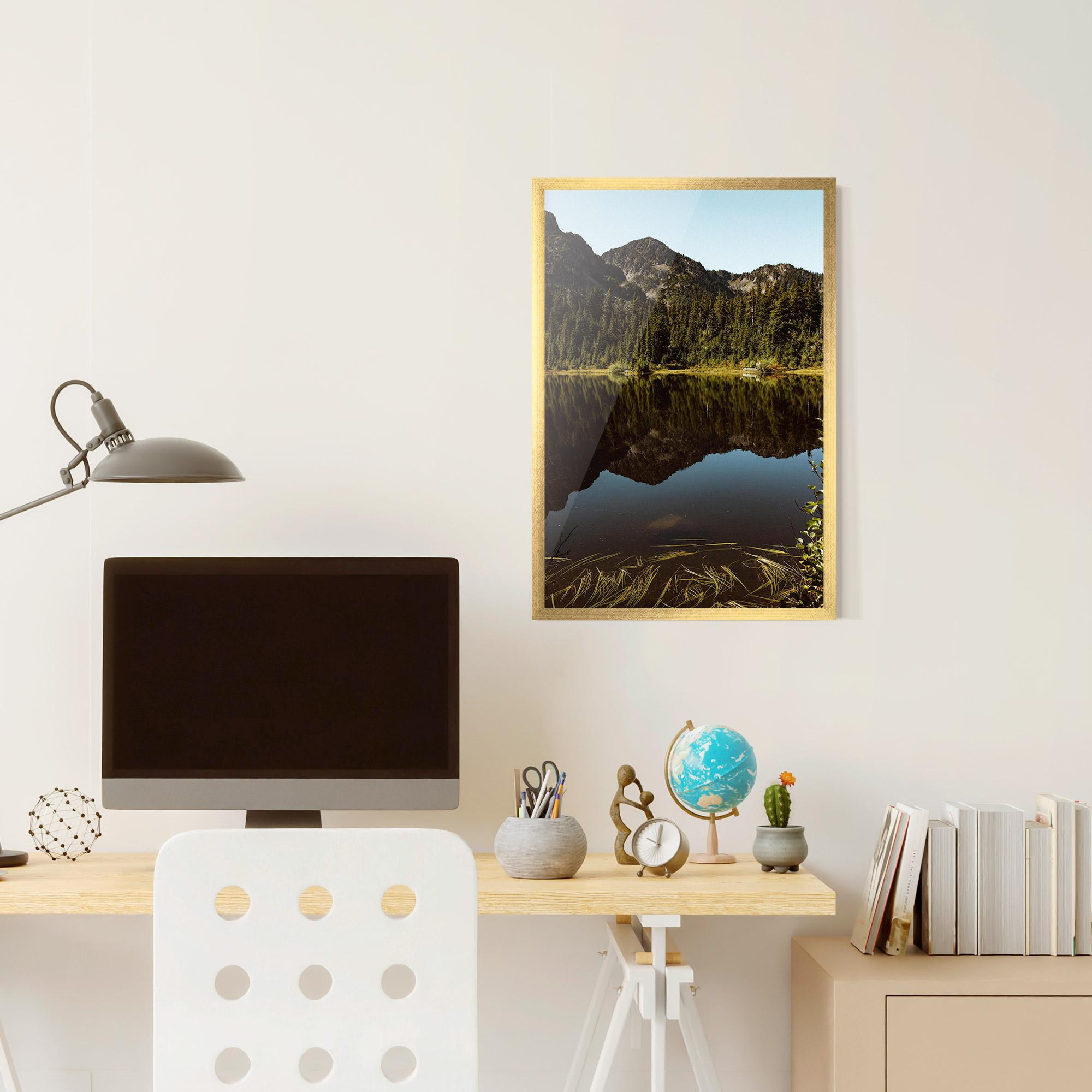 Poster Înrămat Big Lake Mountain mockup 6