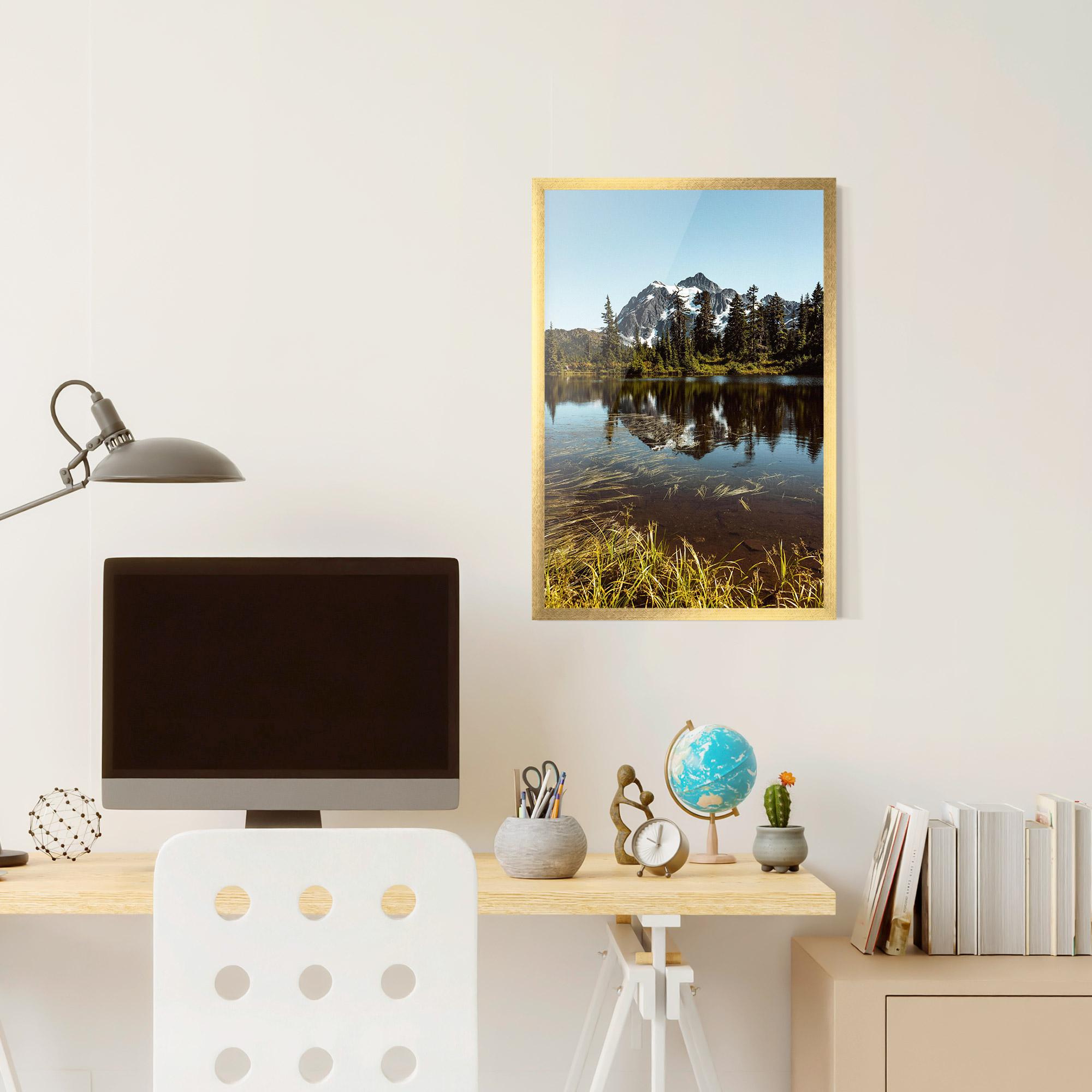 Poster Înrămat Lake Snow Mountain mockup 6