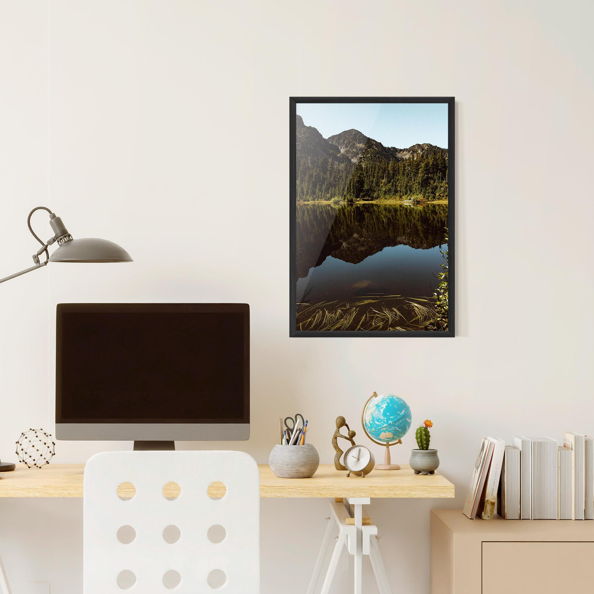 Poster Înrămat Big Lake Mountain mockup 6