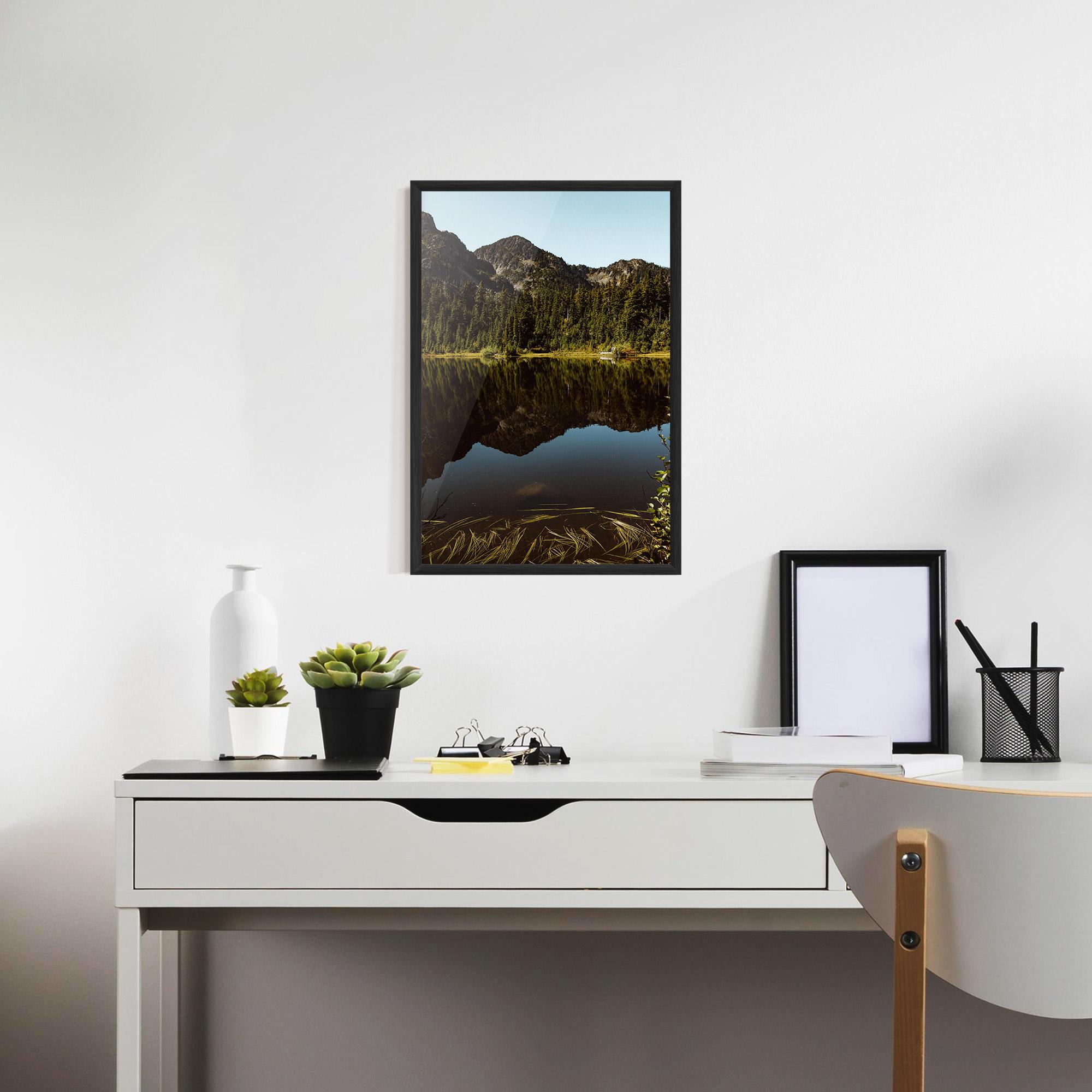 Poster Înrămat Big Lake Mountain mockup 7