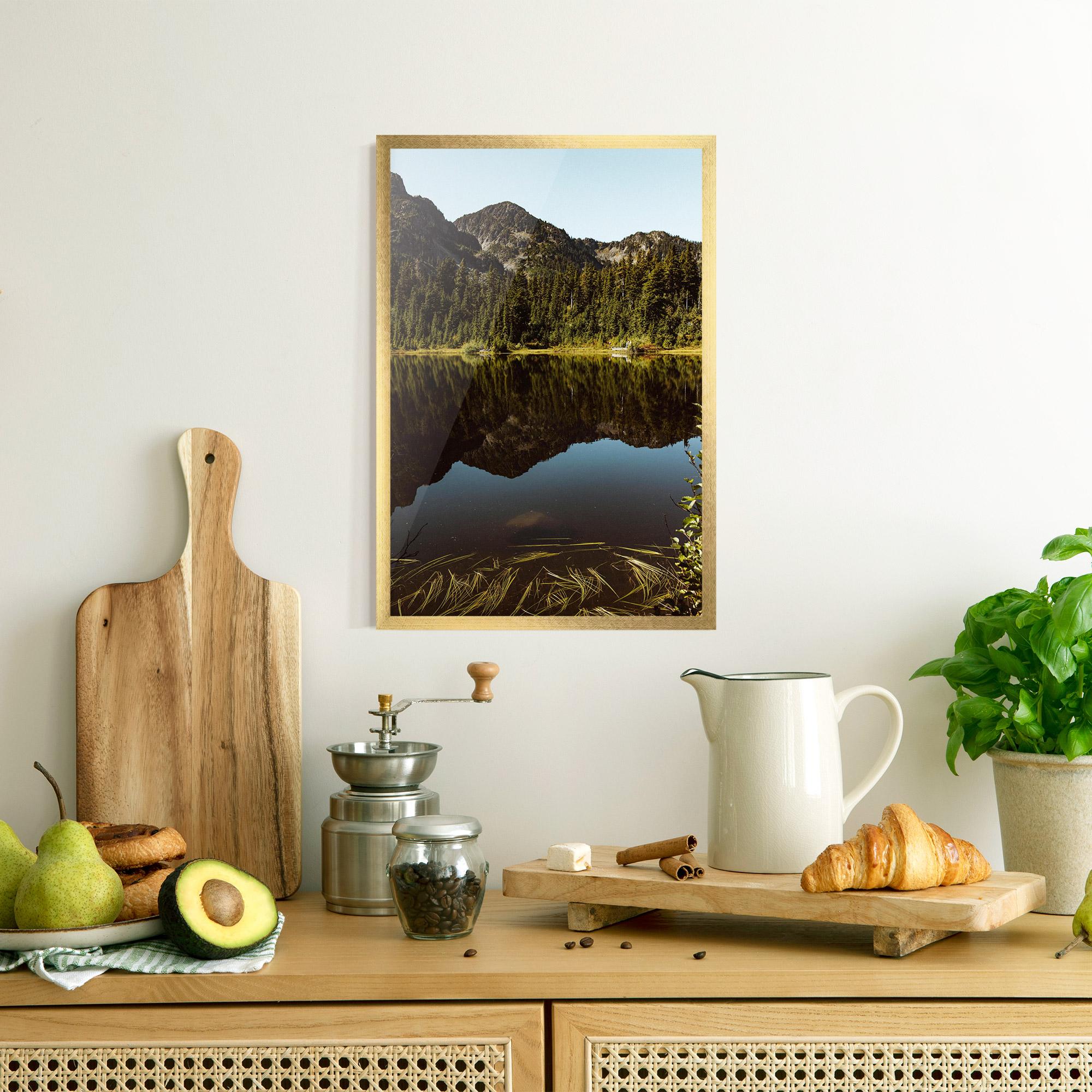 Poster Înrămat Big Lake Mountain mockup 8