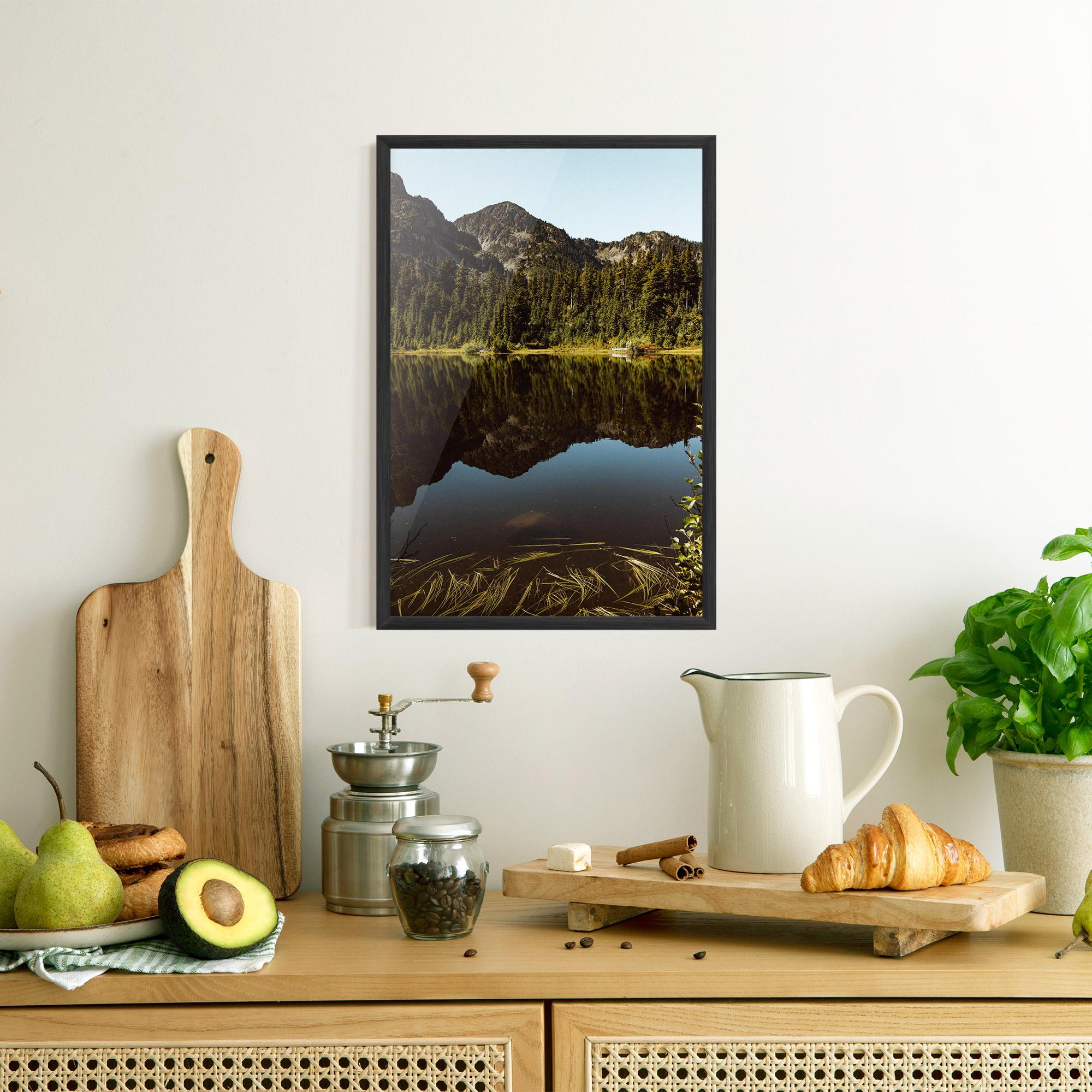 Poster Înrămat Big Lake Mountain mockup 8