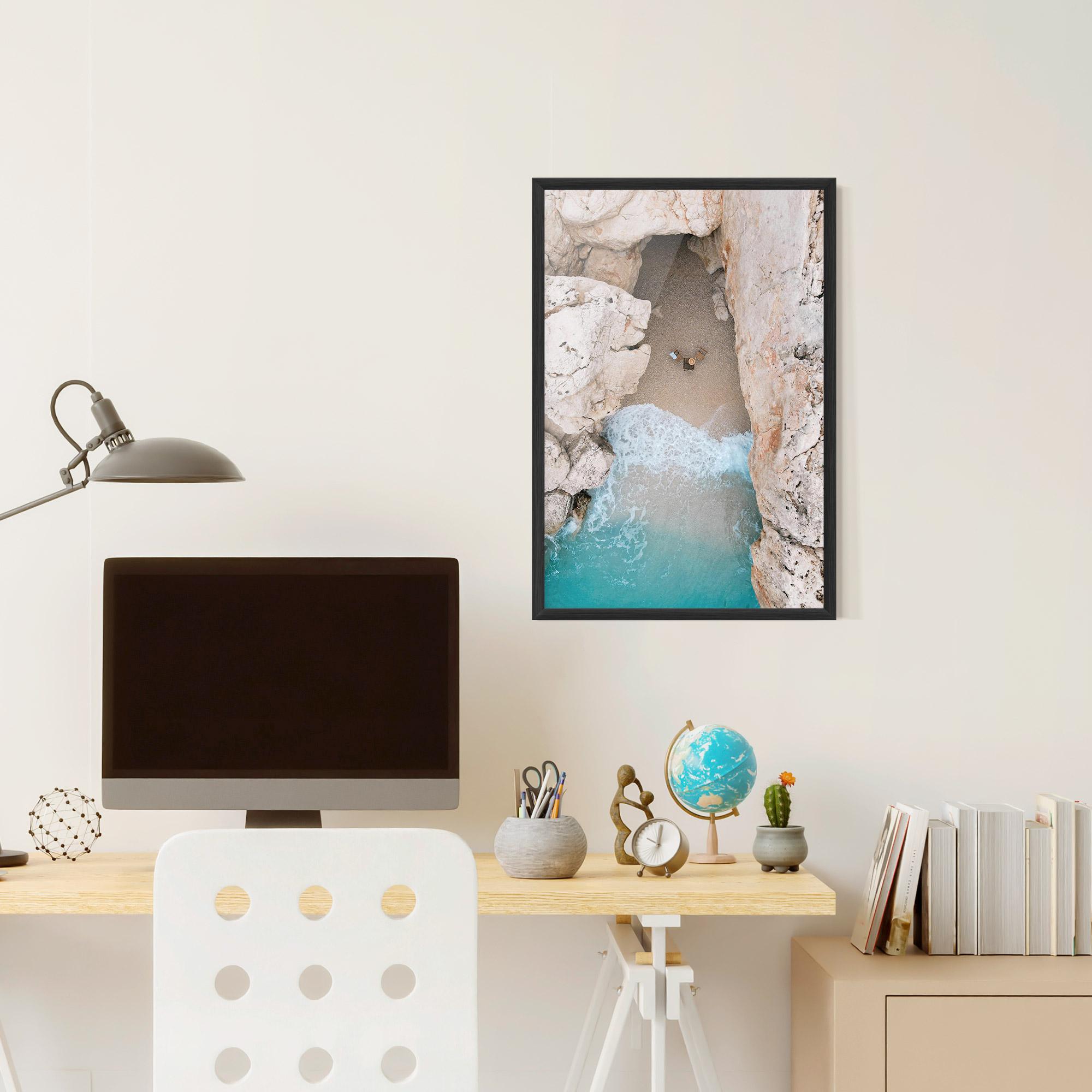 Poster Înrămat Private White Cave mockup 6