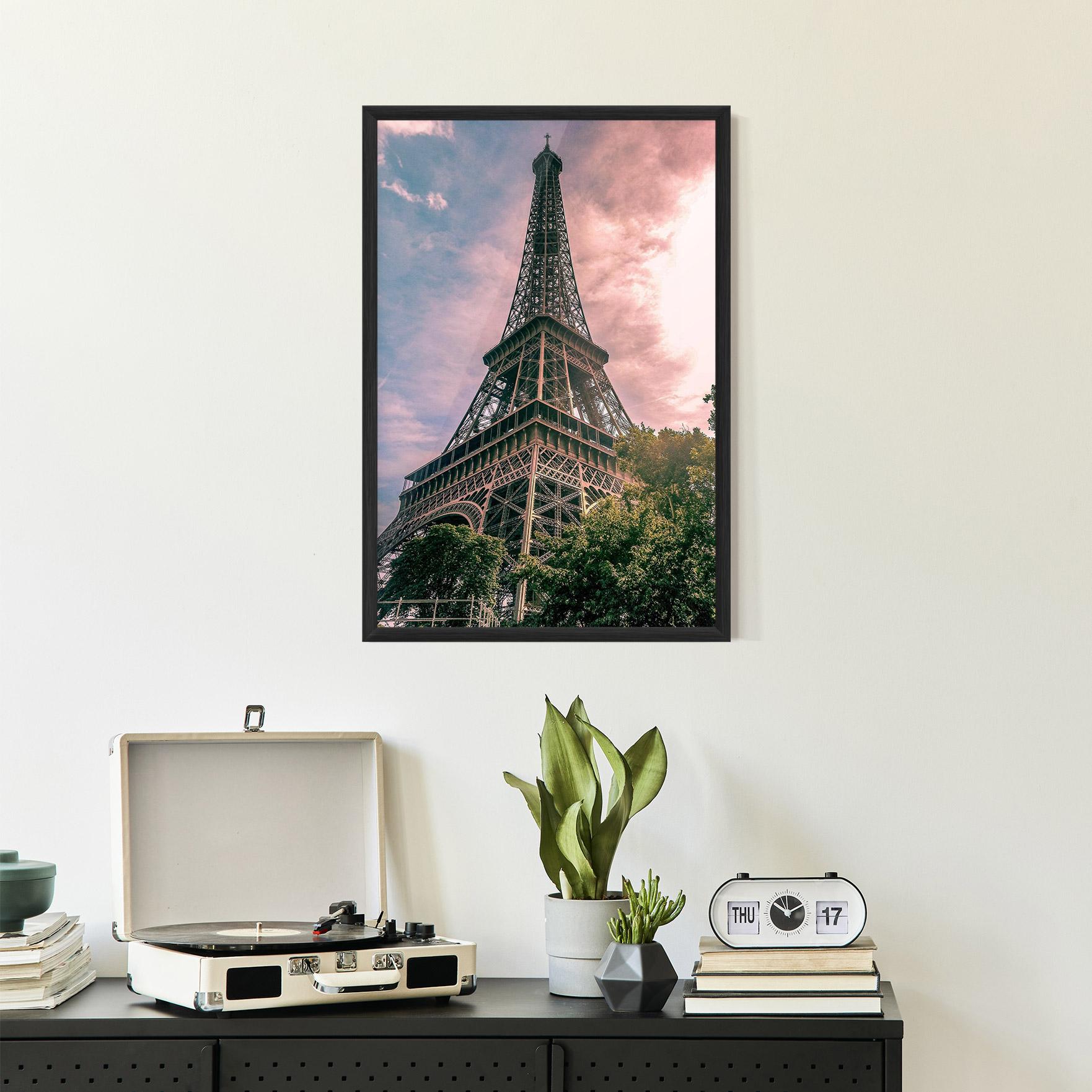 Poster Înrămat Eiffel Under Pink Sky mockup 2