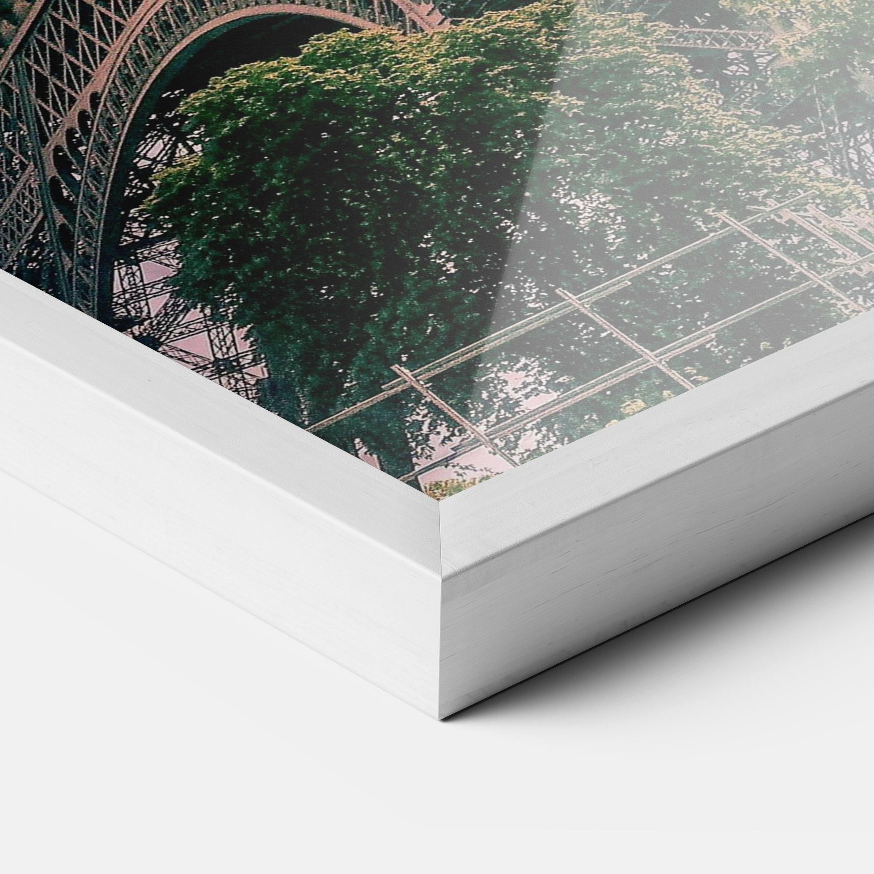 Poster Înrămat Eiffel Under Pink Sky mockup 3