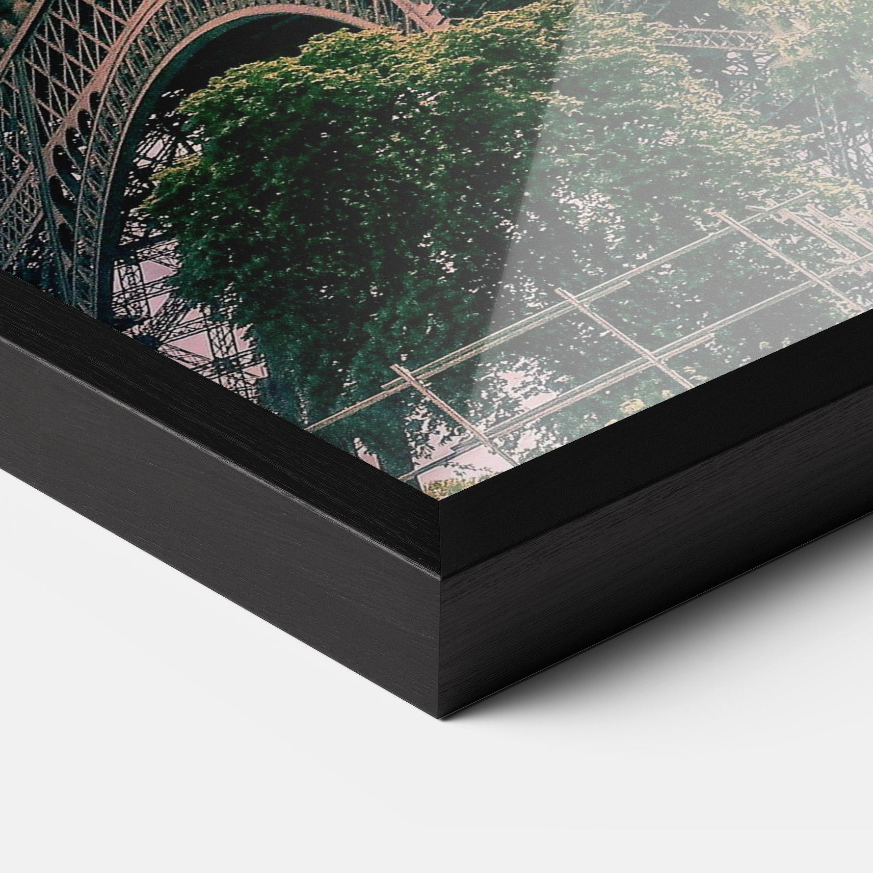 Poster Înrămat Eiffel Under Pink Sky mockup 3