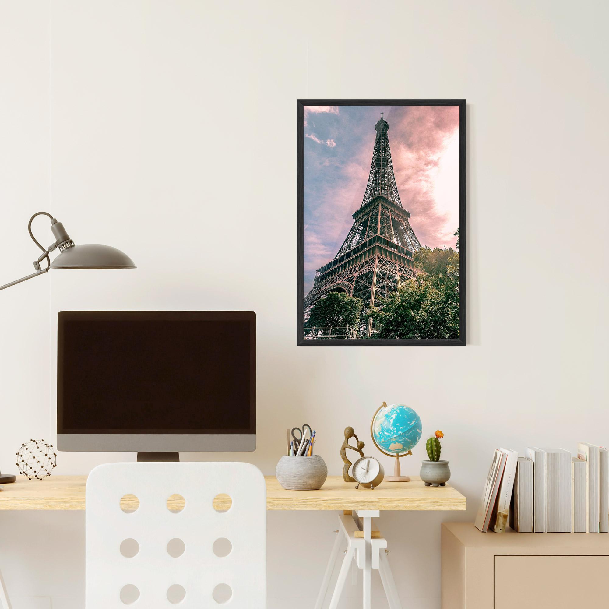 Poster Înrămat Eiffel Under Pink Sky mockup 6