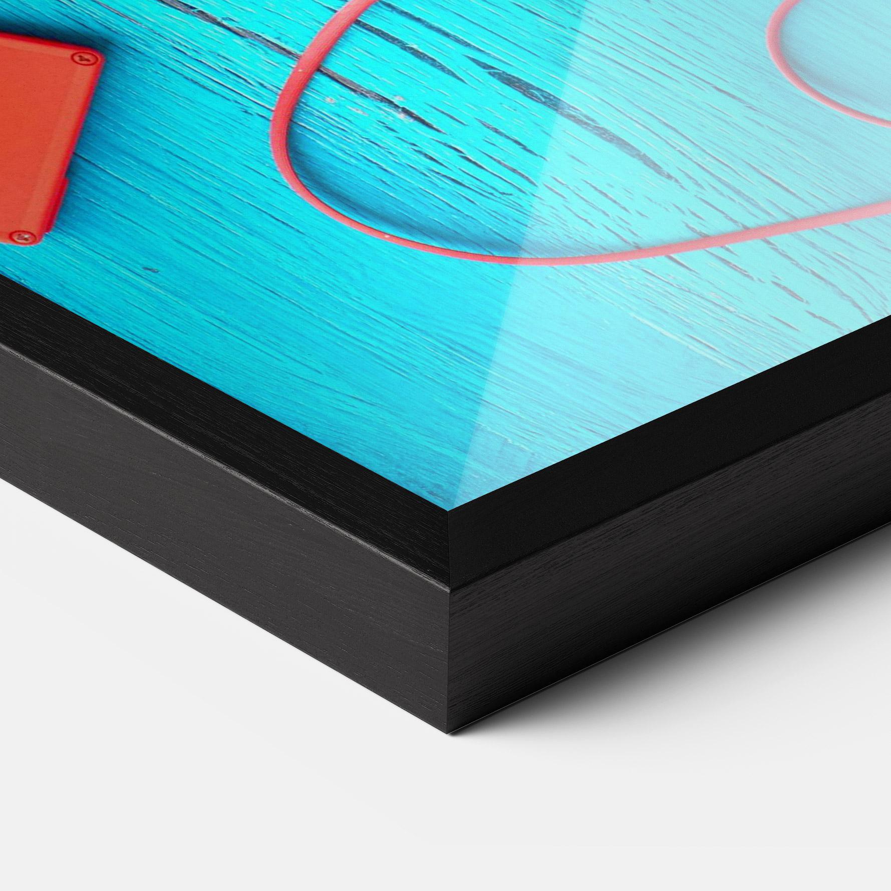 Poster Înrămat Pineapple On Blue mockup 3