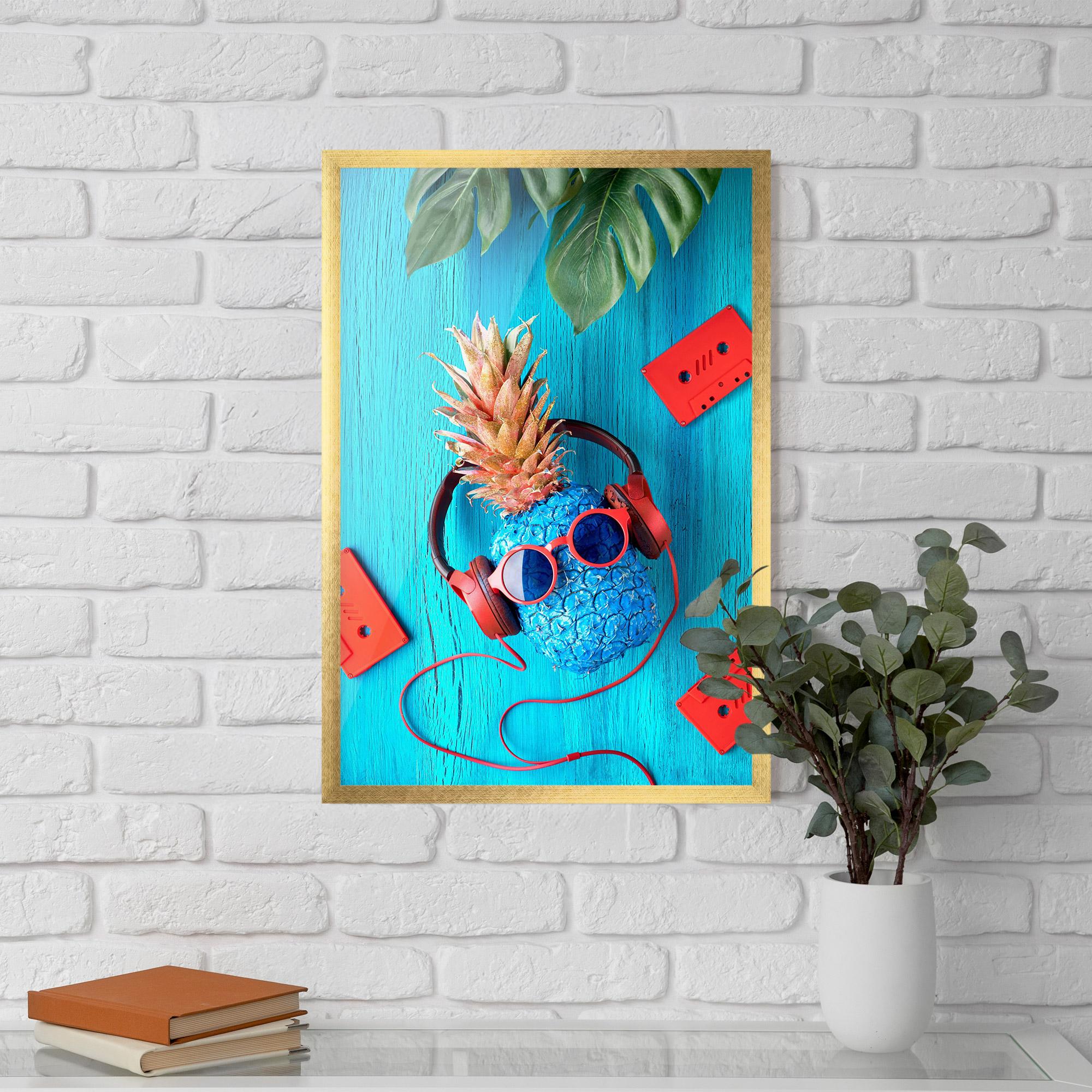 Poster Înrămat Pineapple On Blue mockup 5