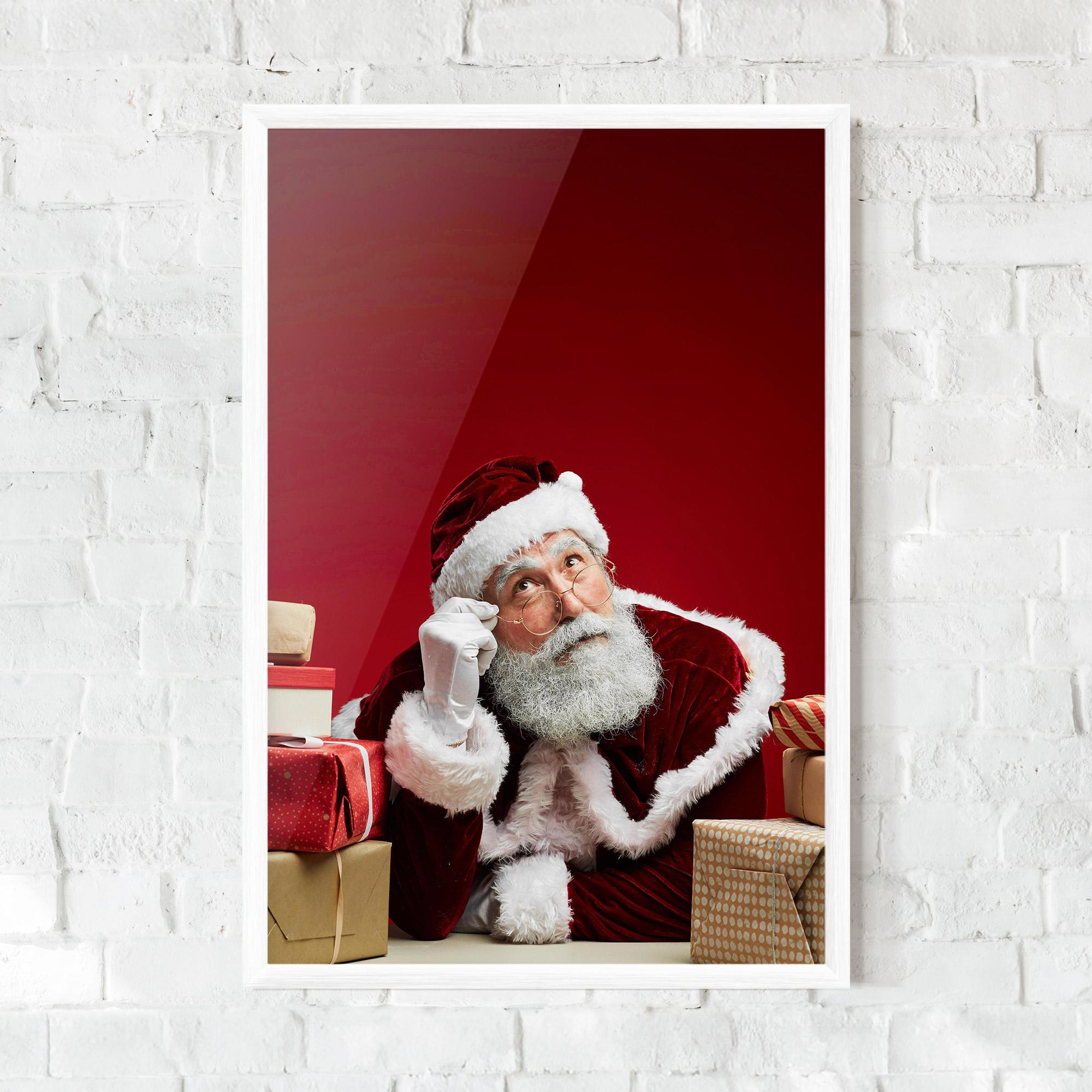Poster Înrămat Pensive Santa mockup 0