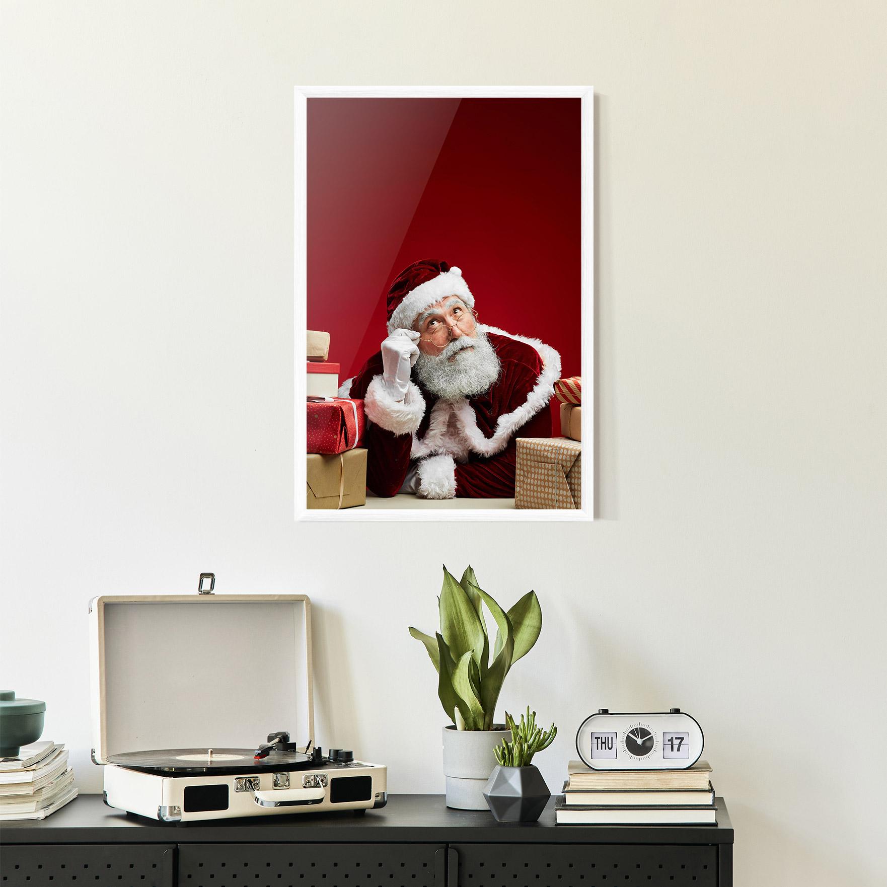 Poster Înrămat Pensive Santa mockup 2