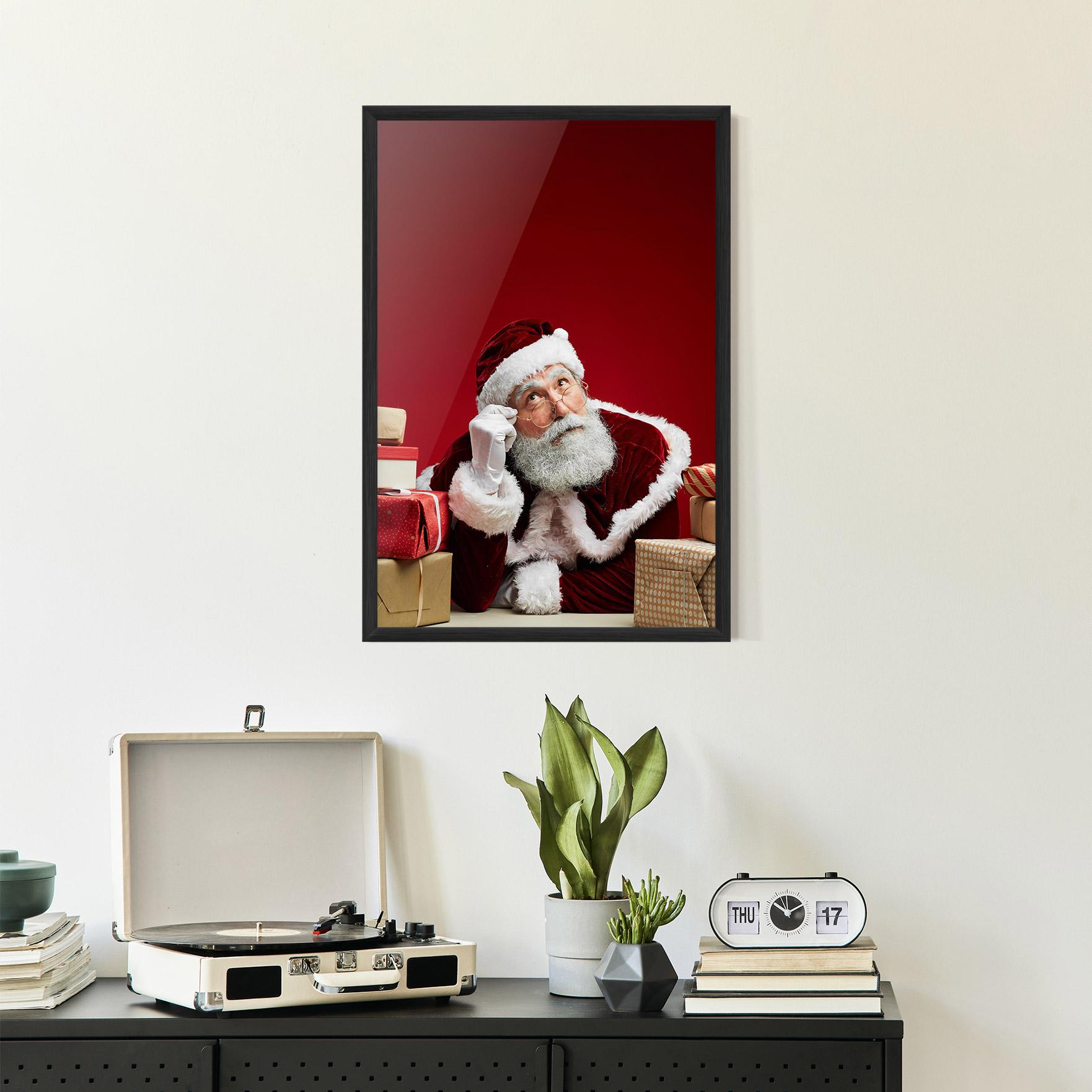 Poster Înrămat Pensive Santa mockup 2
