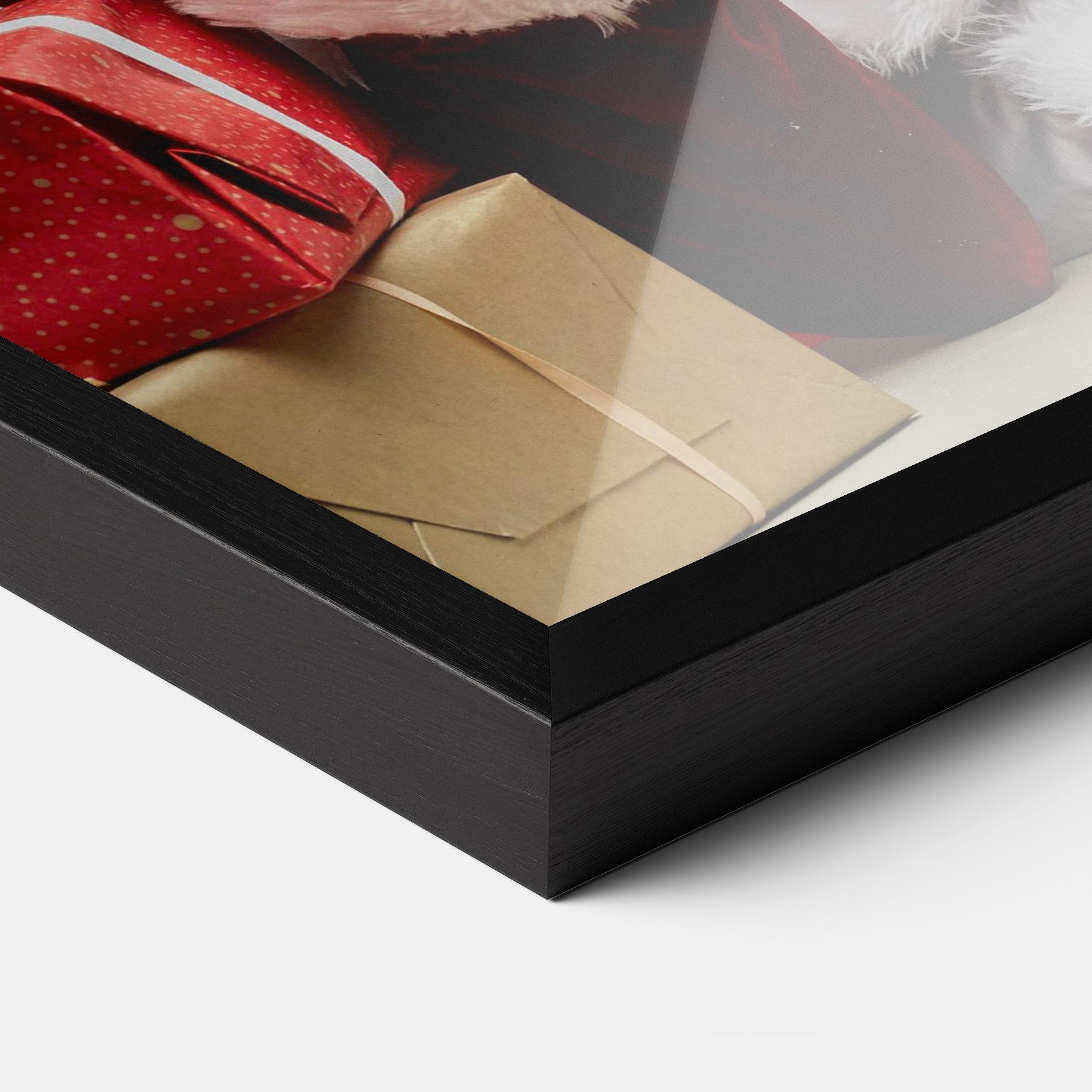 Poster Înrămat Pensive Santa mockup 3