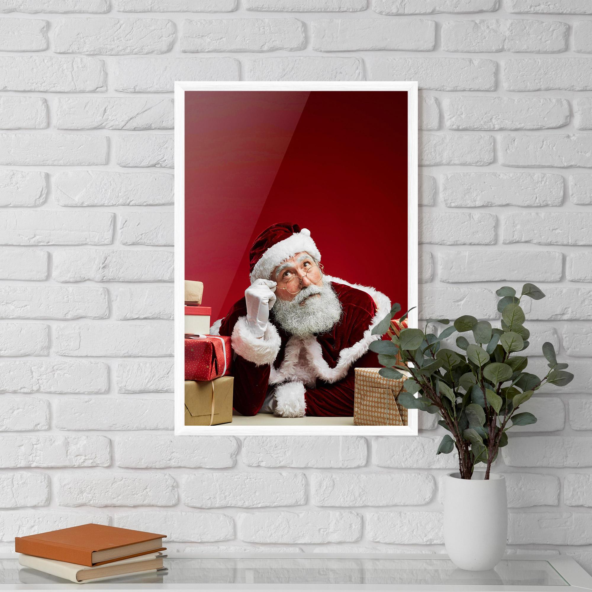 Poster Înrămat Pensive Santa mockup 5