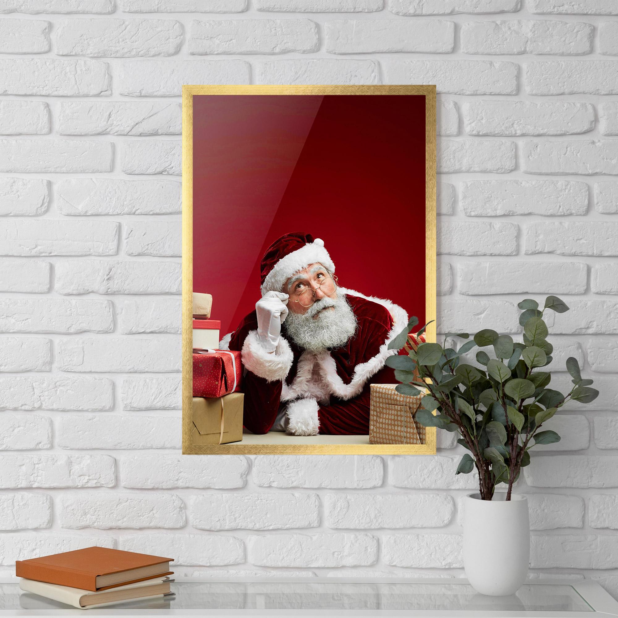 Poster Înrămat Pensive Santa mockup 5