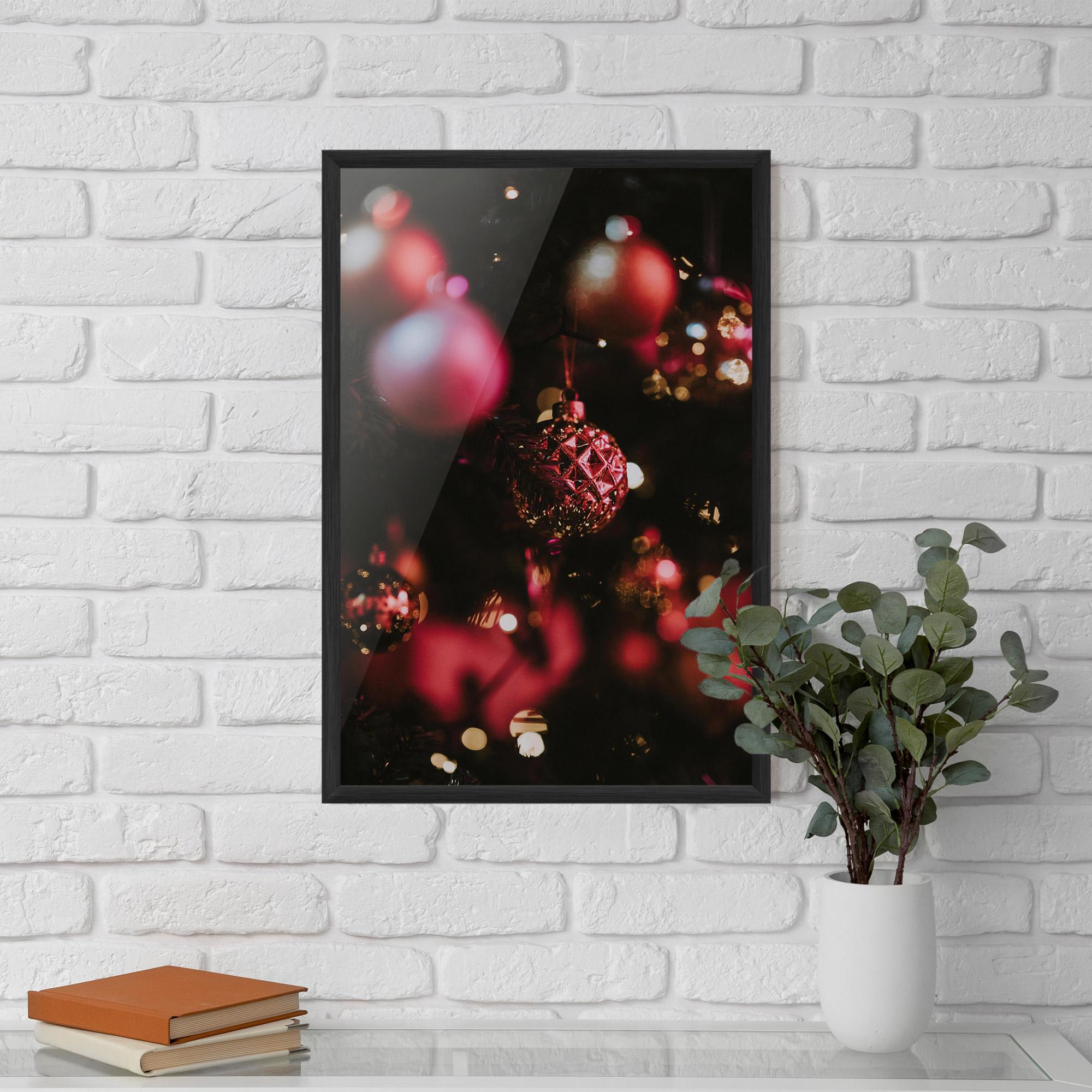 Poster Înrămat Dark Pink Christmas Balls mockup 5