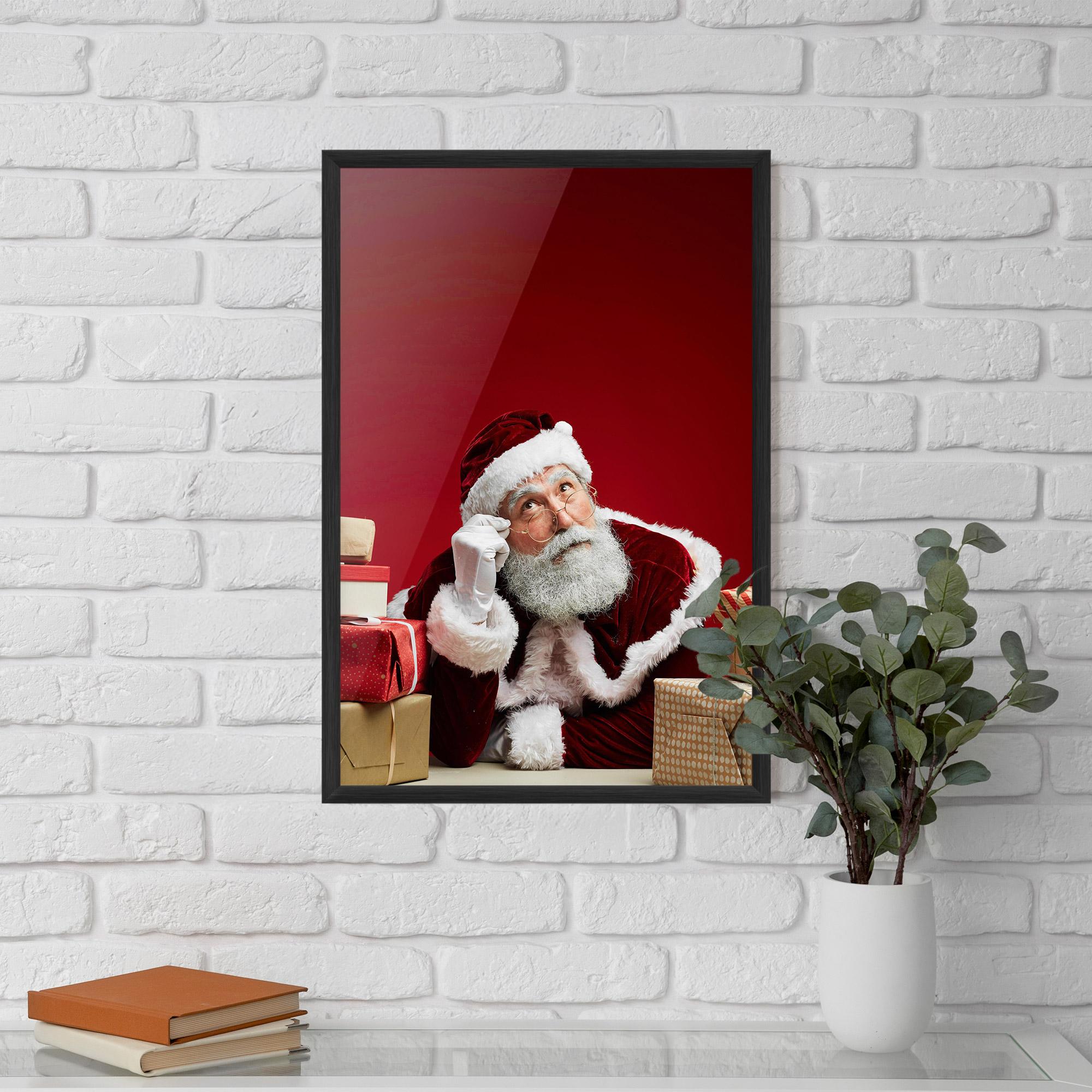 Poster Înrămat Pensive Santa mockup 5