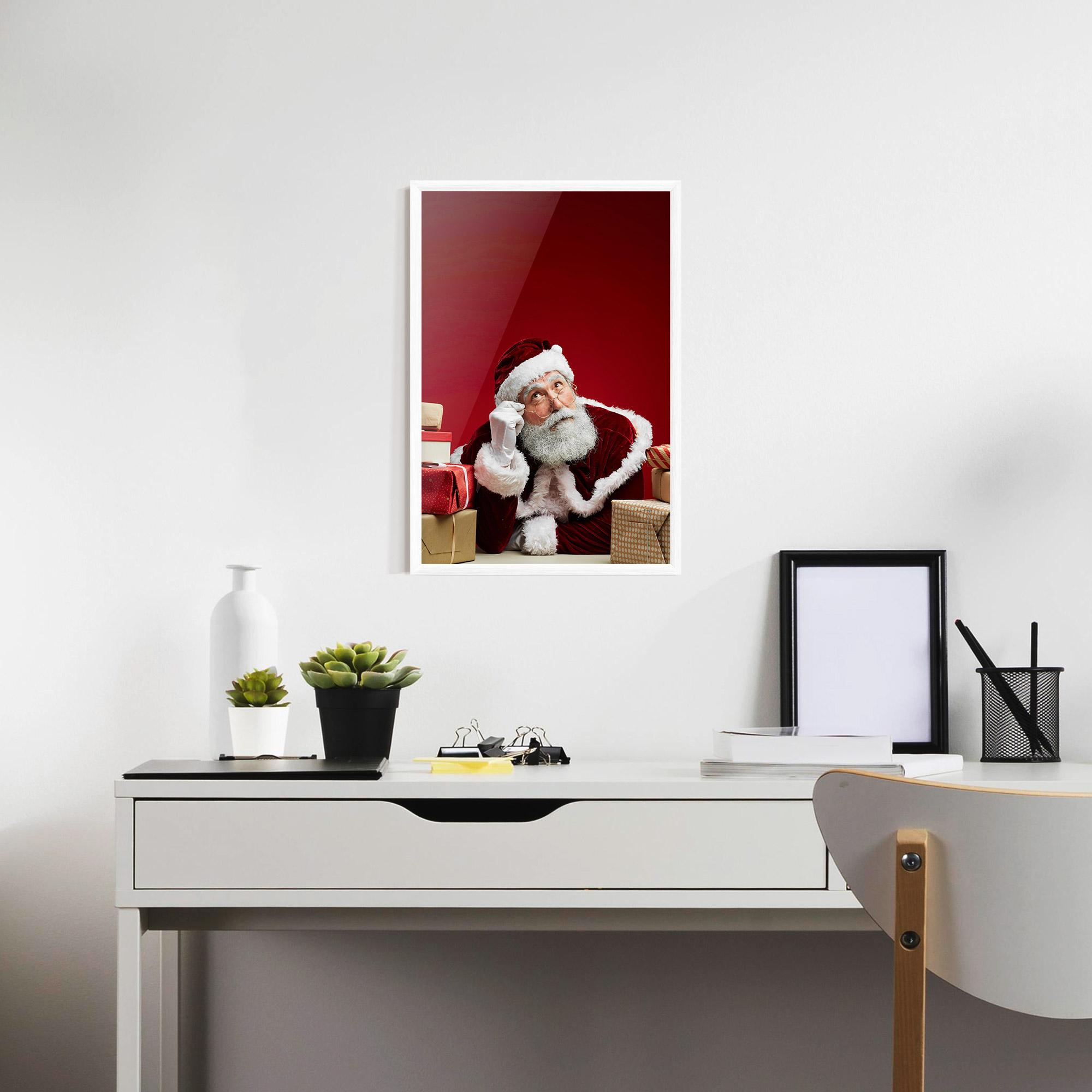 Poster Înrămat Pensive Santa mockup 7