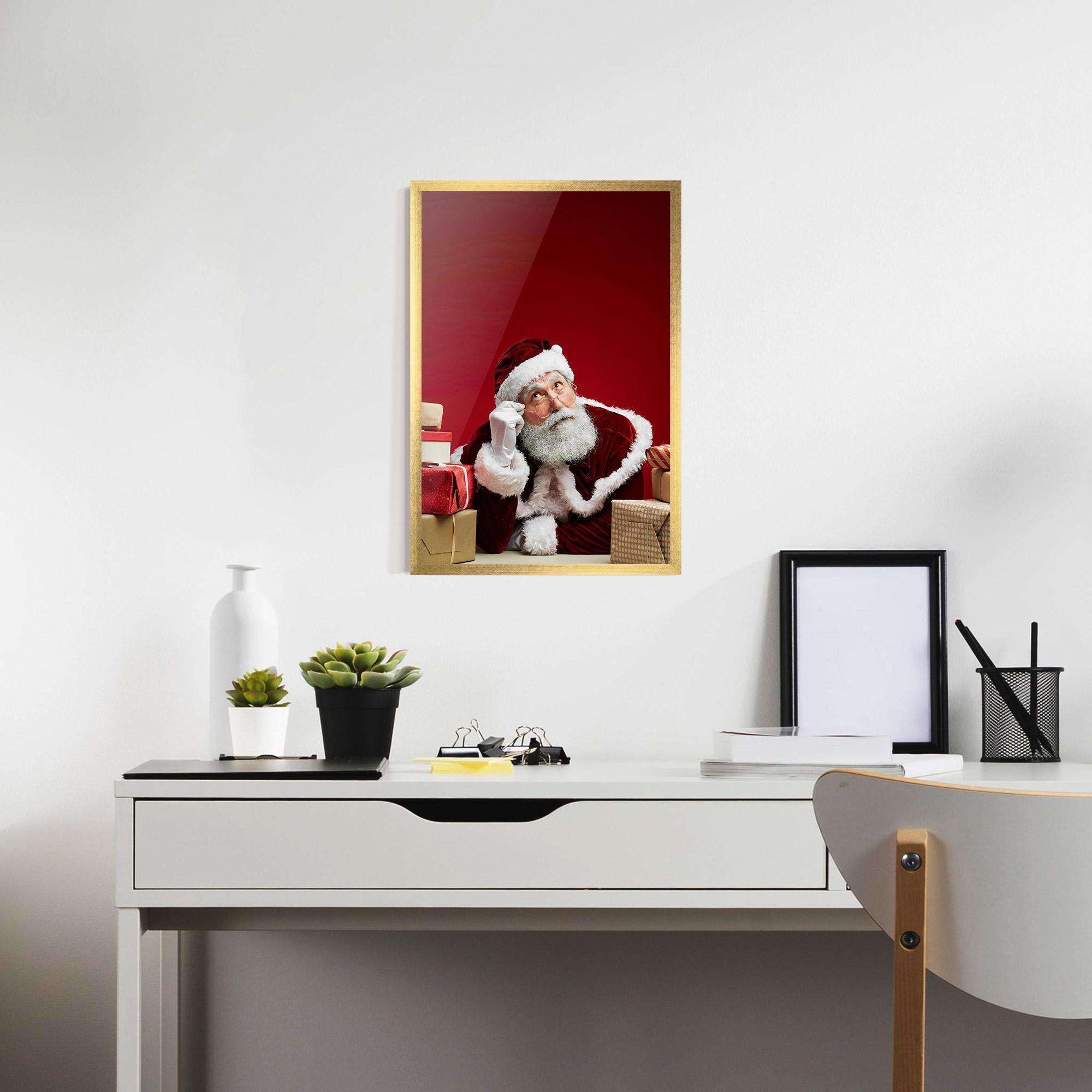Poster Înrămat Pensive Santa mockup 7