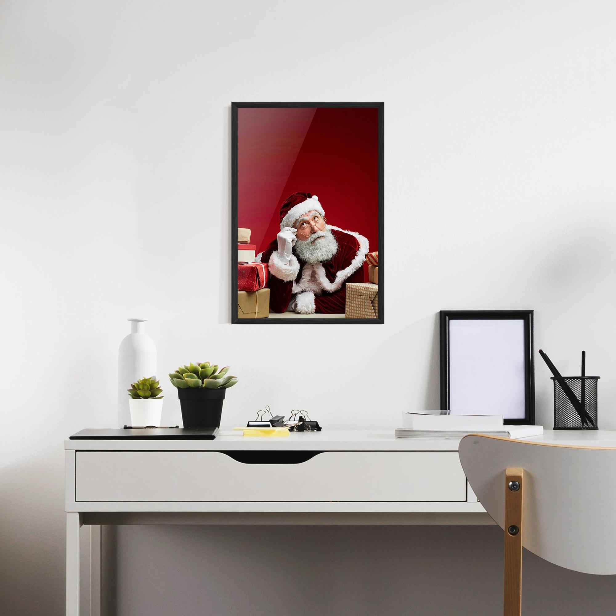Poster Înrămat Pensive Santa mockup 7