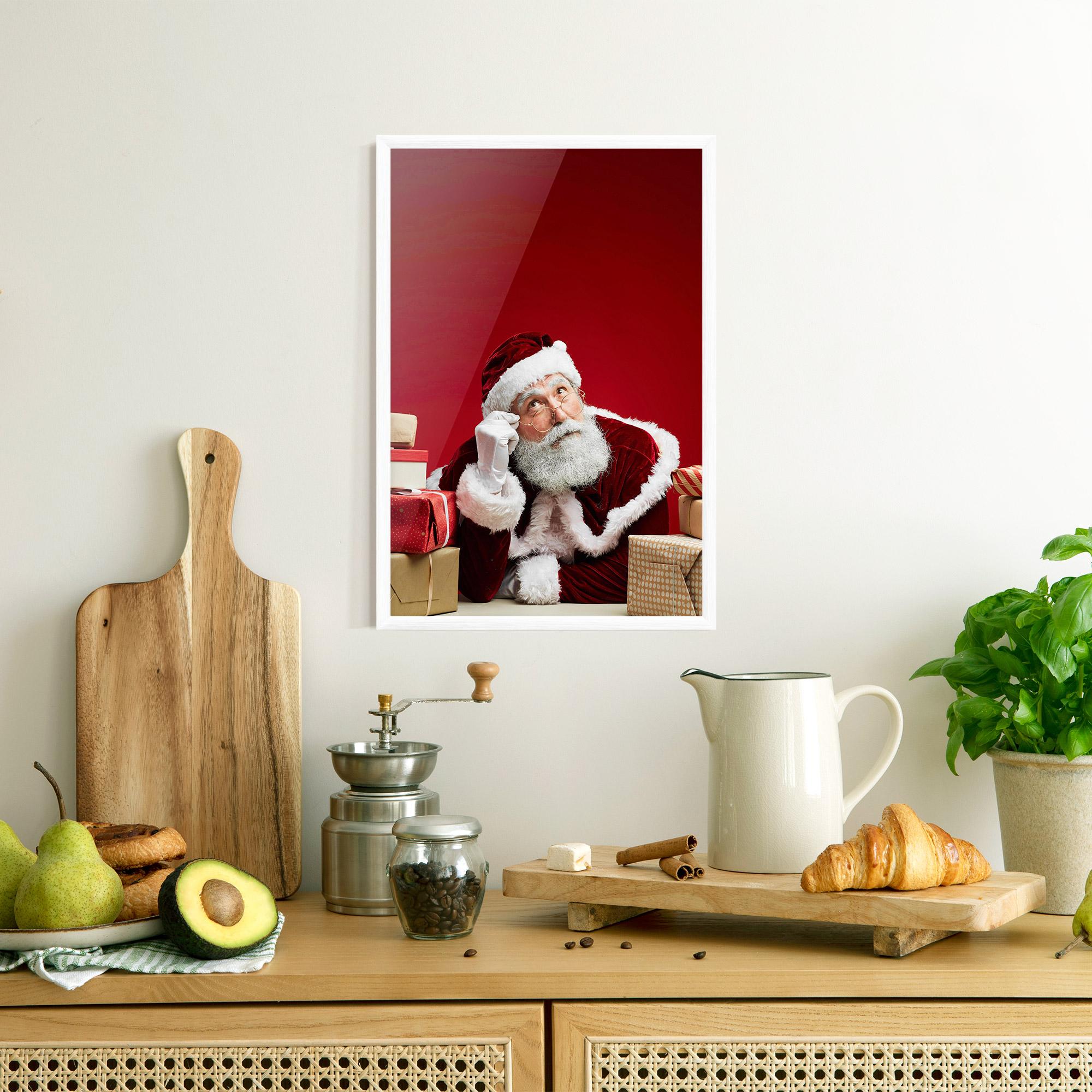 Poster Înrămat Pensive Santa mockup 8