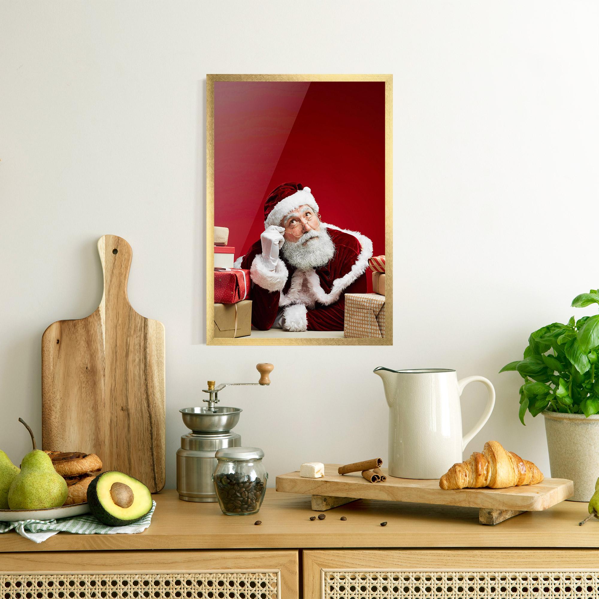 Poster Înrămat Pensive Santa mockup 8