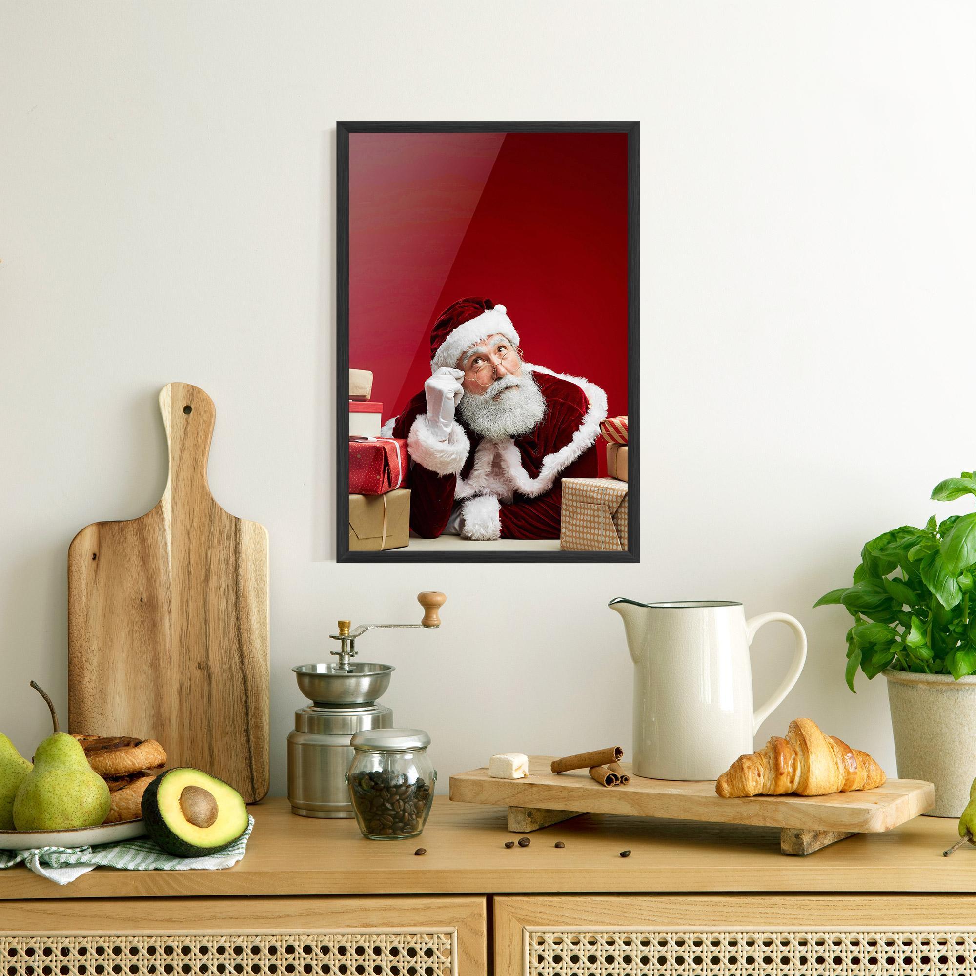 Poster Înrămat Pensive Santa mockup 8