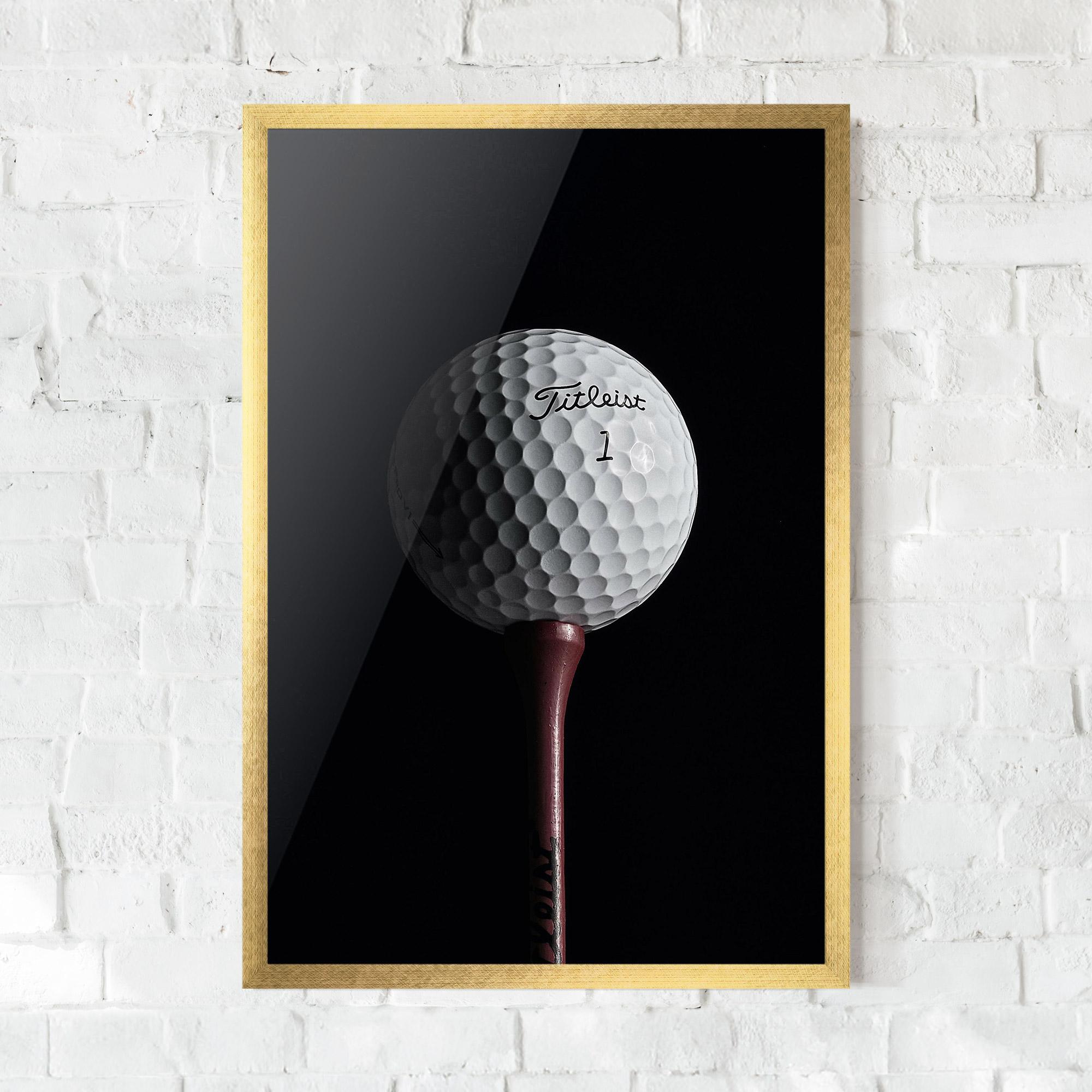 Poster Înrămat White Golf Ball On Black mockup 0