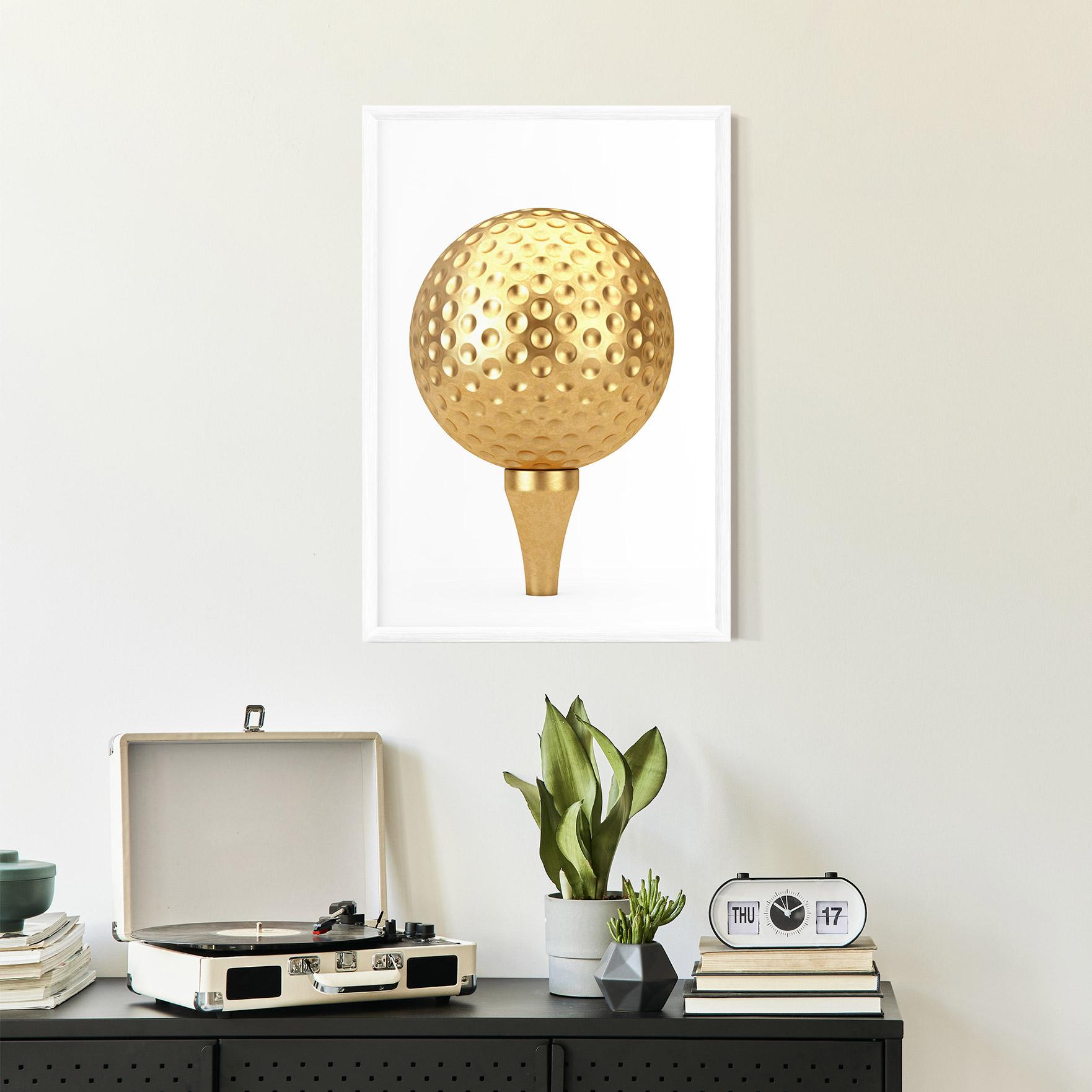 Poster Înrămat Golden Golf Ball mockup 2