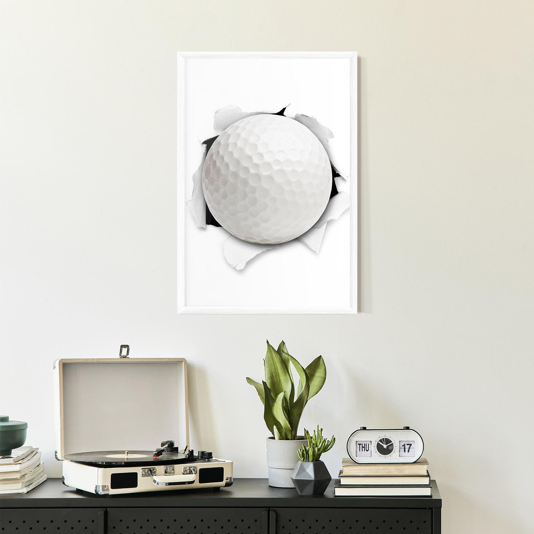Poster Înrămat Golf Ball Bursting Hole mockup 2