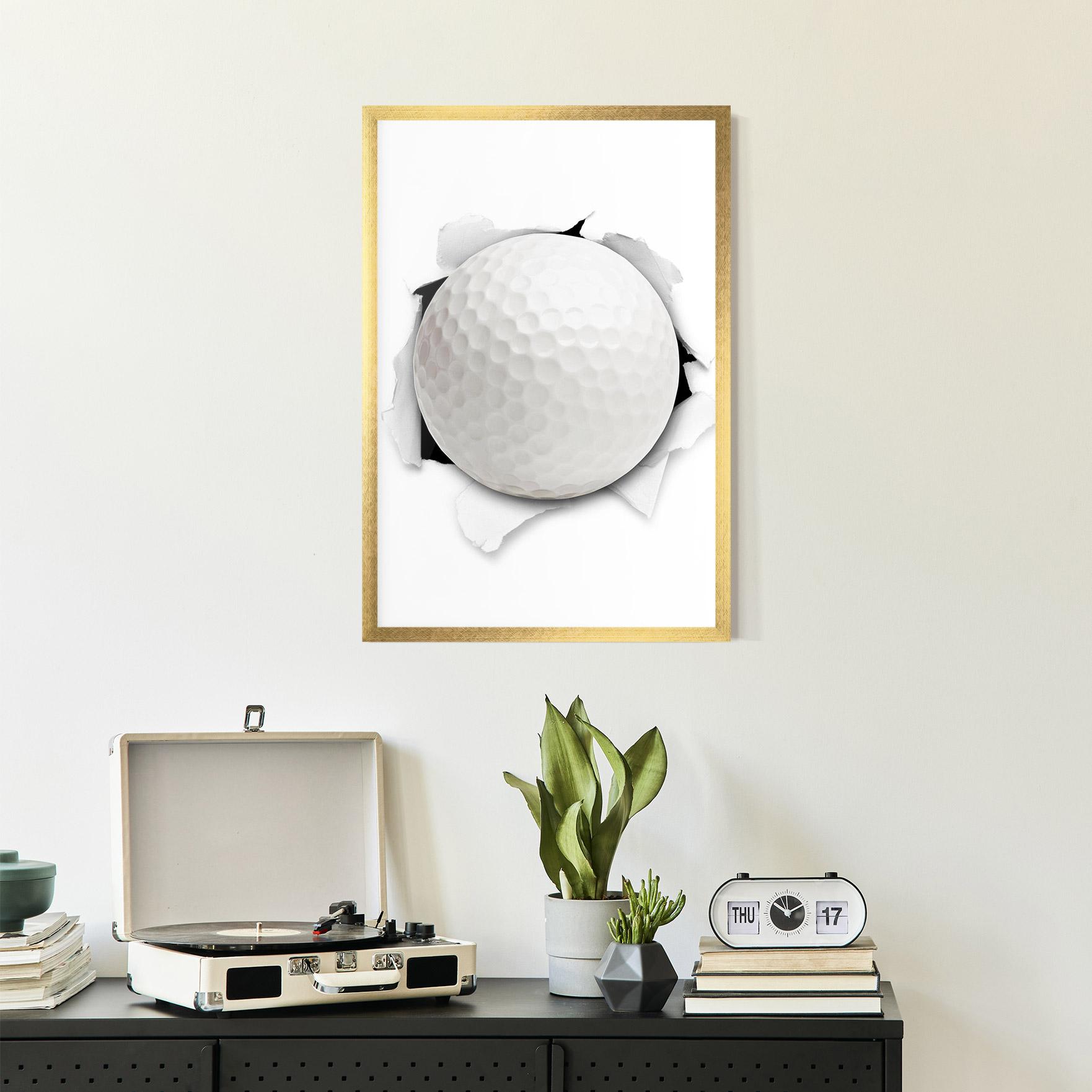 Poster Înrămat Golf Ball Bursting Hole mockup 2