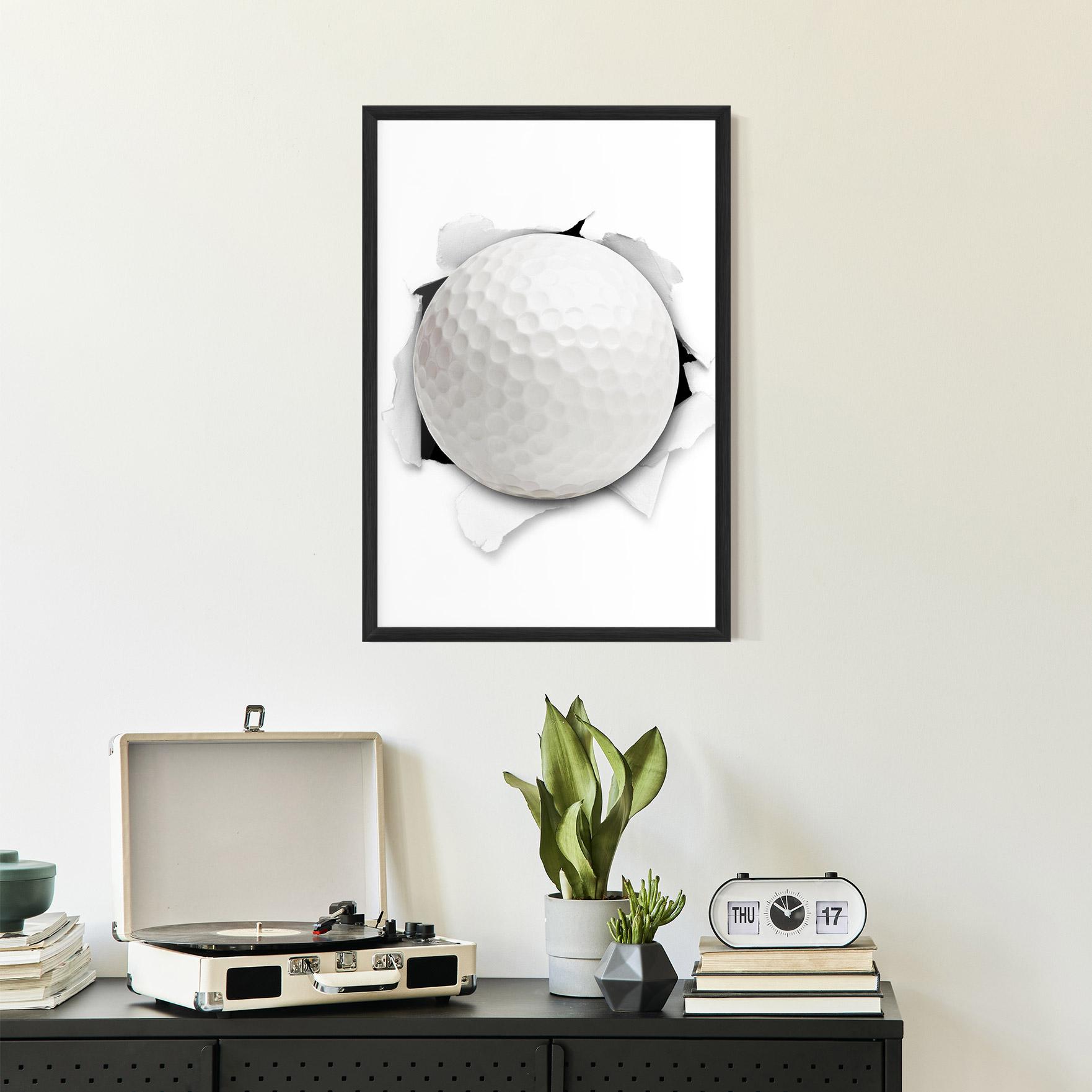 Poster Înrămat Golf Ball Bursting Hole mockup 2