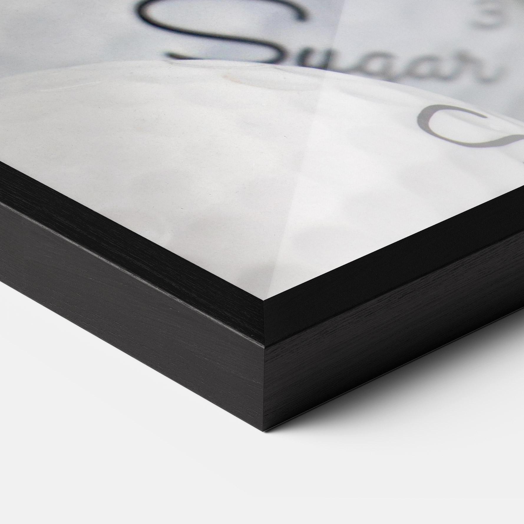 Poster Înrămat Sugar Ball Close Up mockup 3