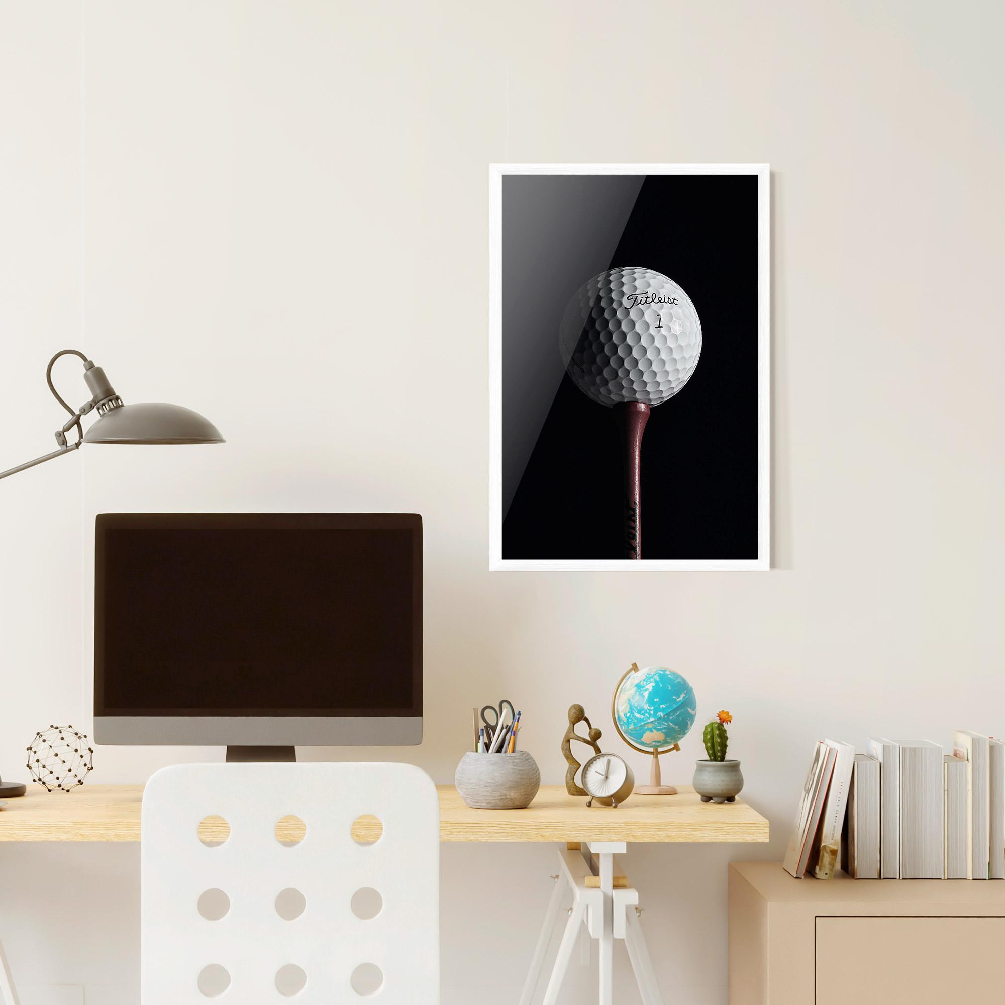Poster Înrămat White Golf Ball On Black mockup 6
