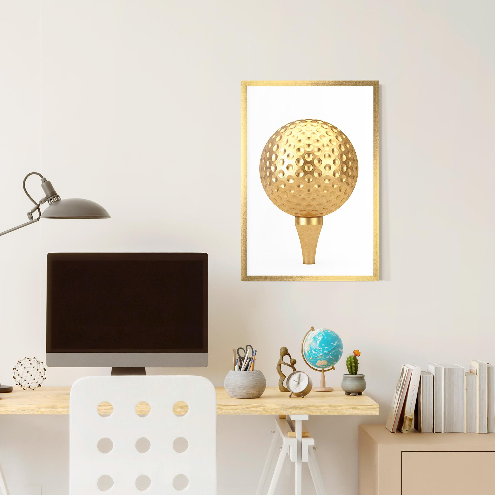 Poster Înrămat Golden Golf Ball mockup 6