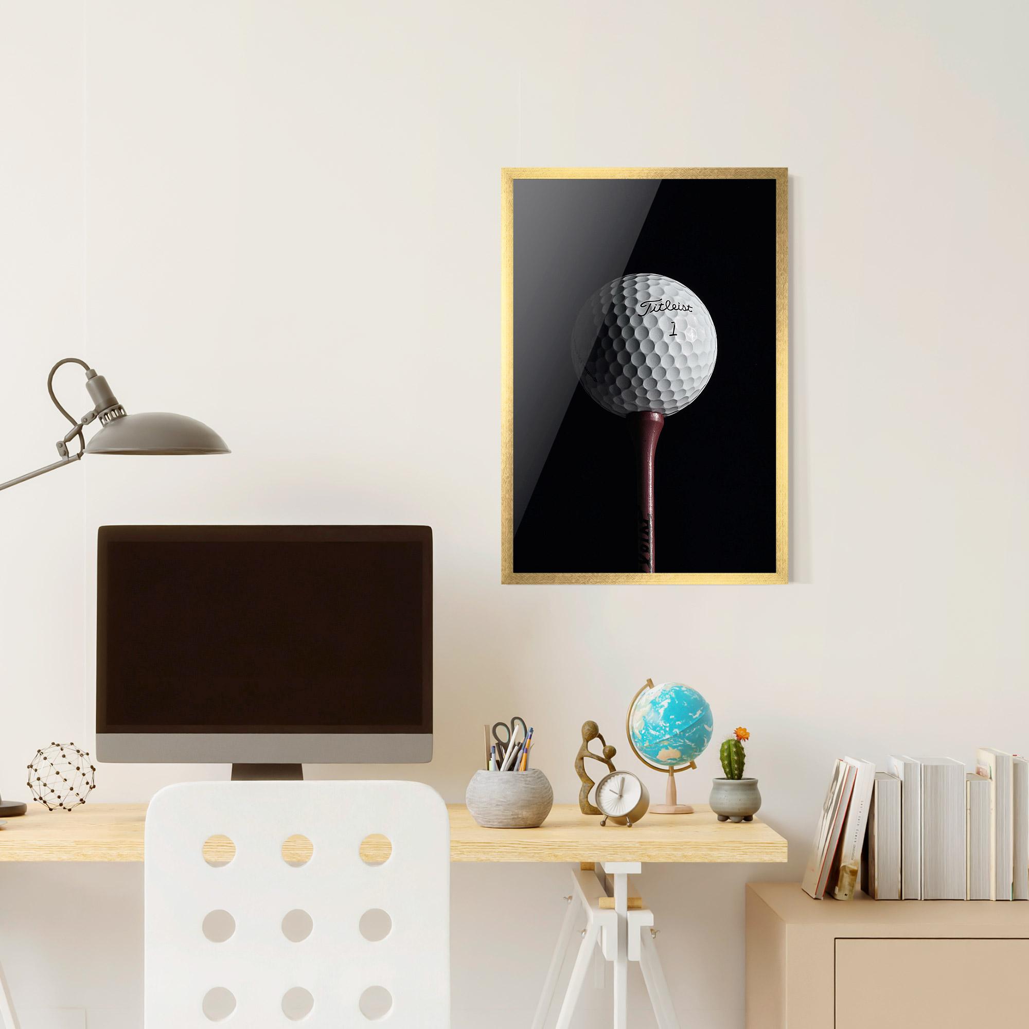 Poster Înrămat White Golf Ball On Black mockup 6