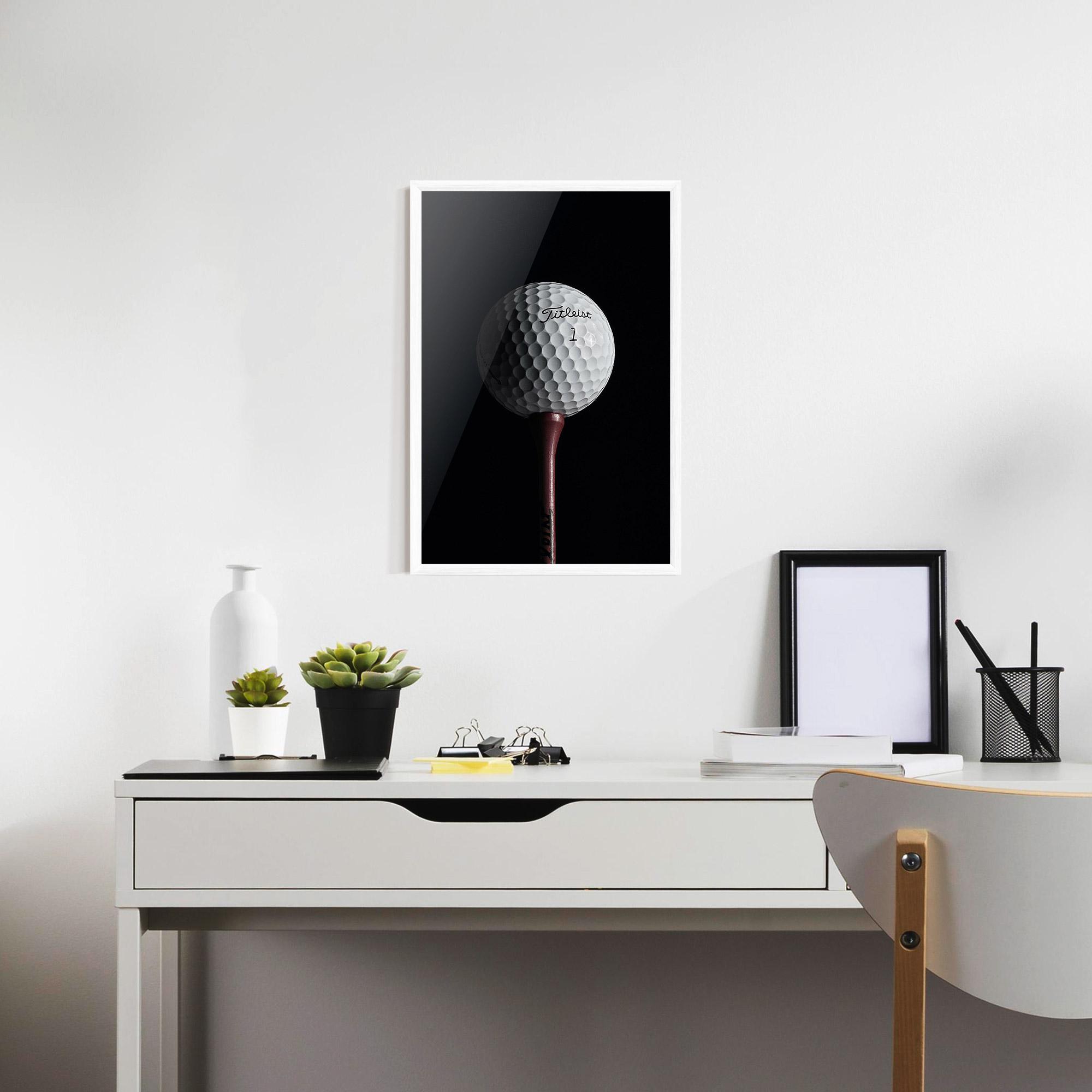 Poster Înrămat White Golf Ball On Black mockup 7