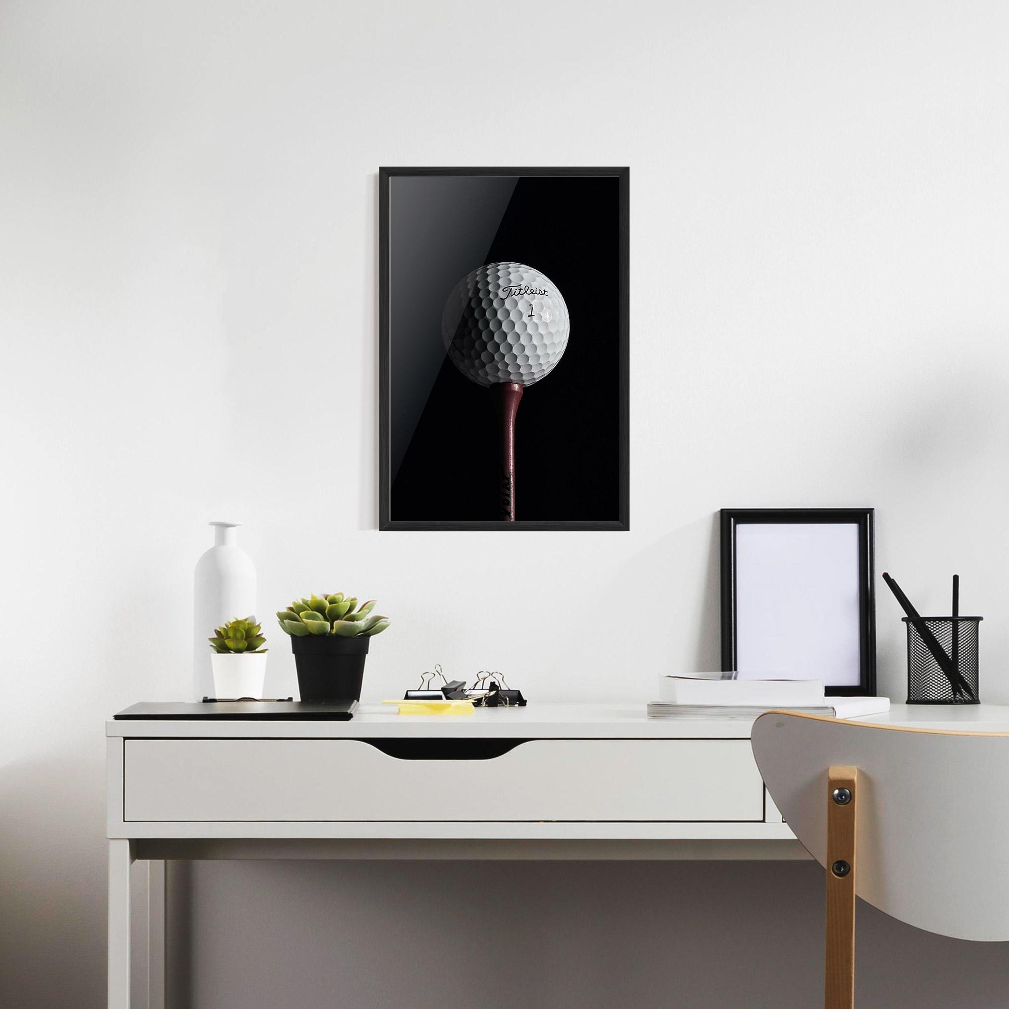 Poster Înrămat White Golf Ball On Black mockup 7