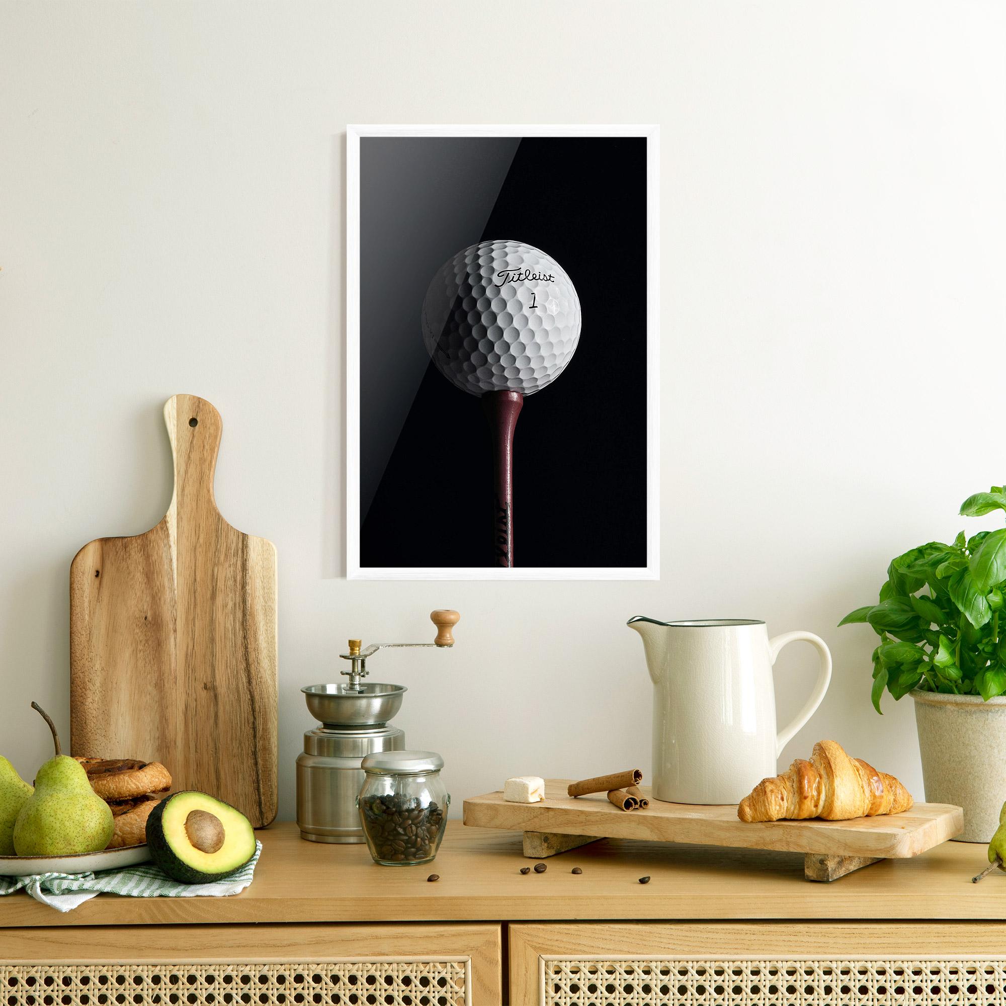 Poster Înrămat White Golf Ball On Black mockup 8