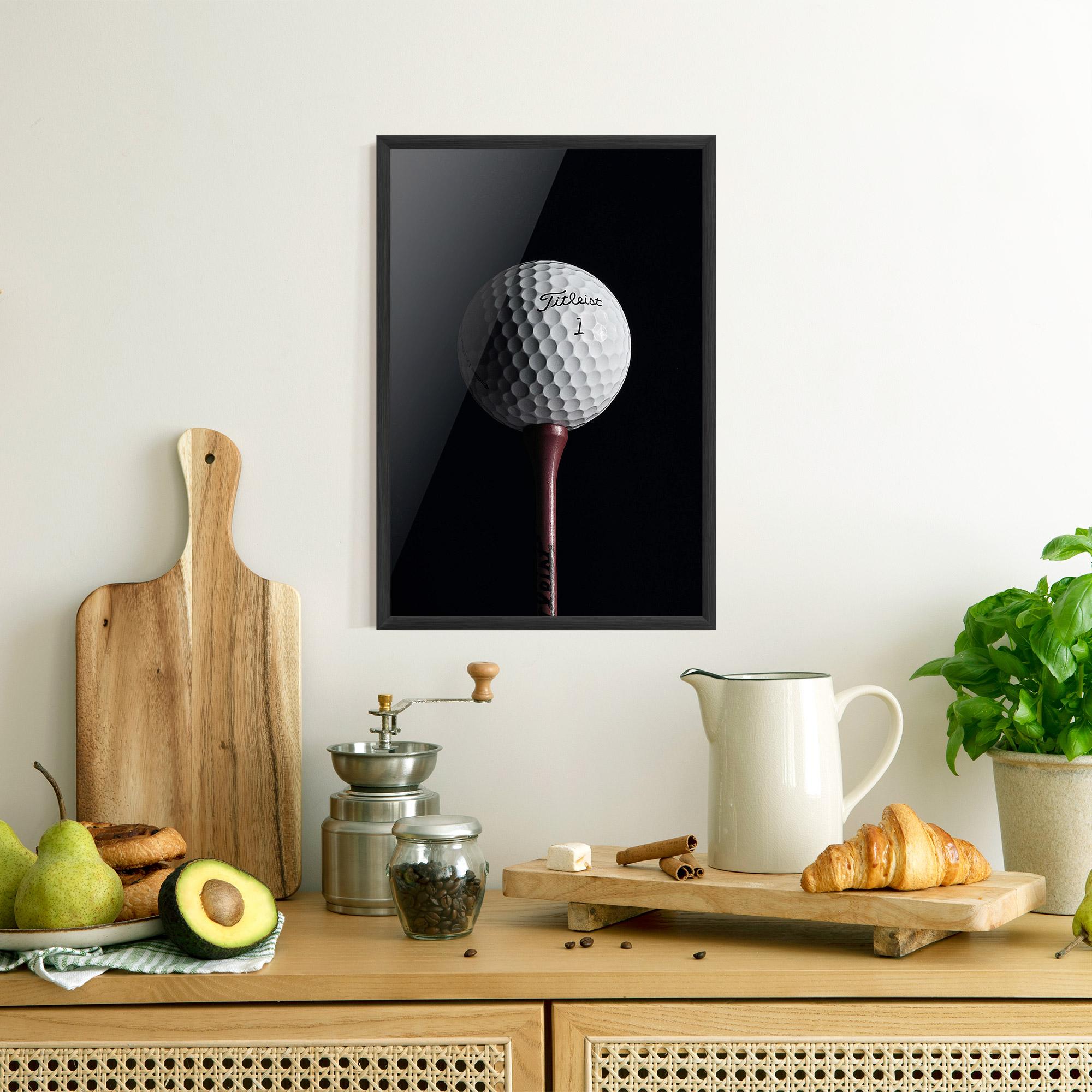 Poster Înrămat White Golf Ball On Black mockup 8