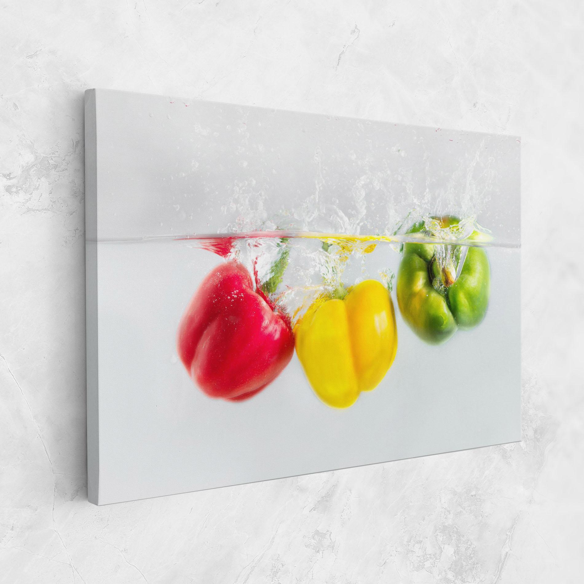 Tablou Canvas Bellpepper In Water mockup 1
