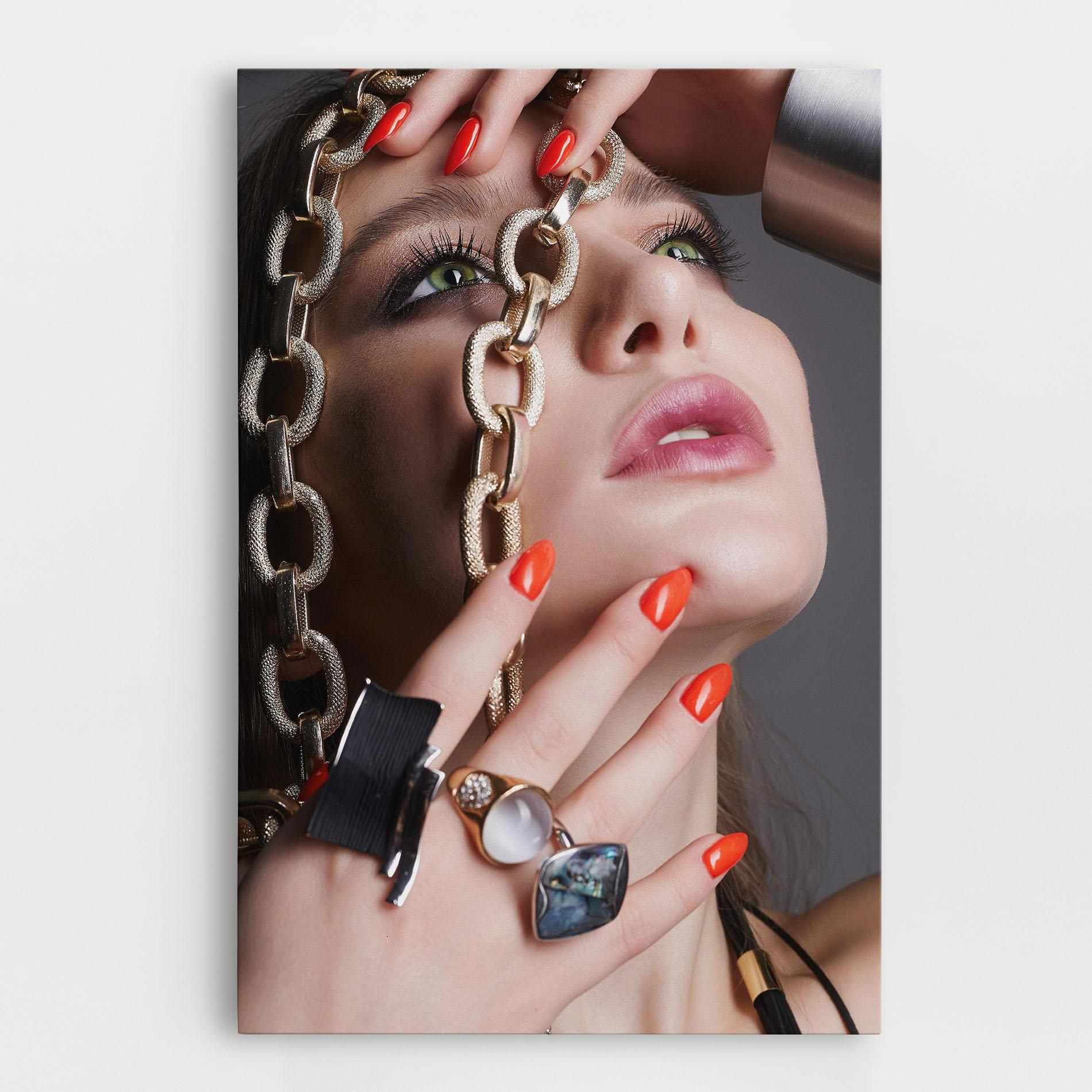 Tablou Canvas Big Chain Woman mockup 0