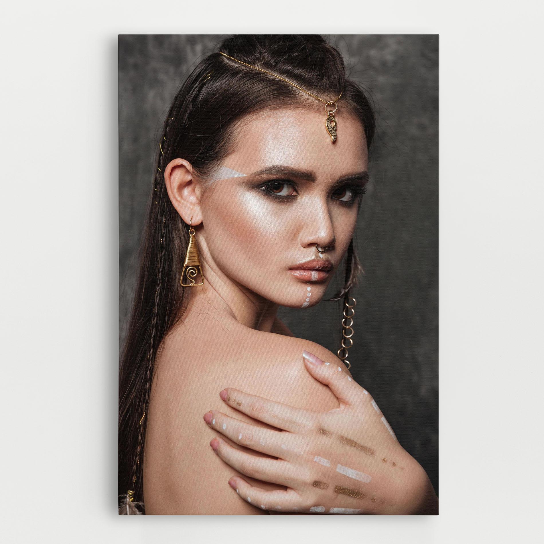 Tablou Canvas Gold Triangle Earring mockup 0