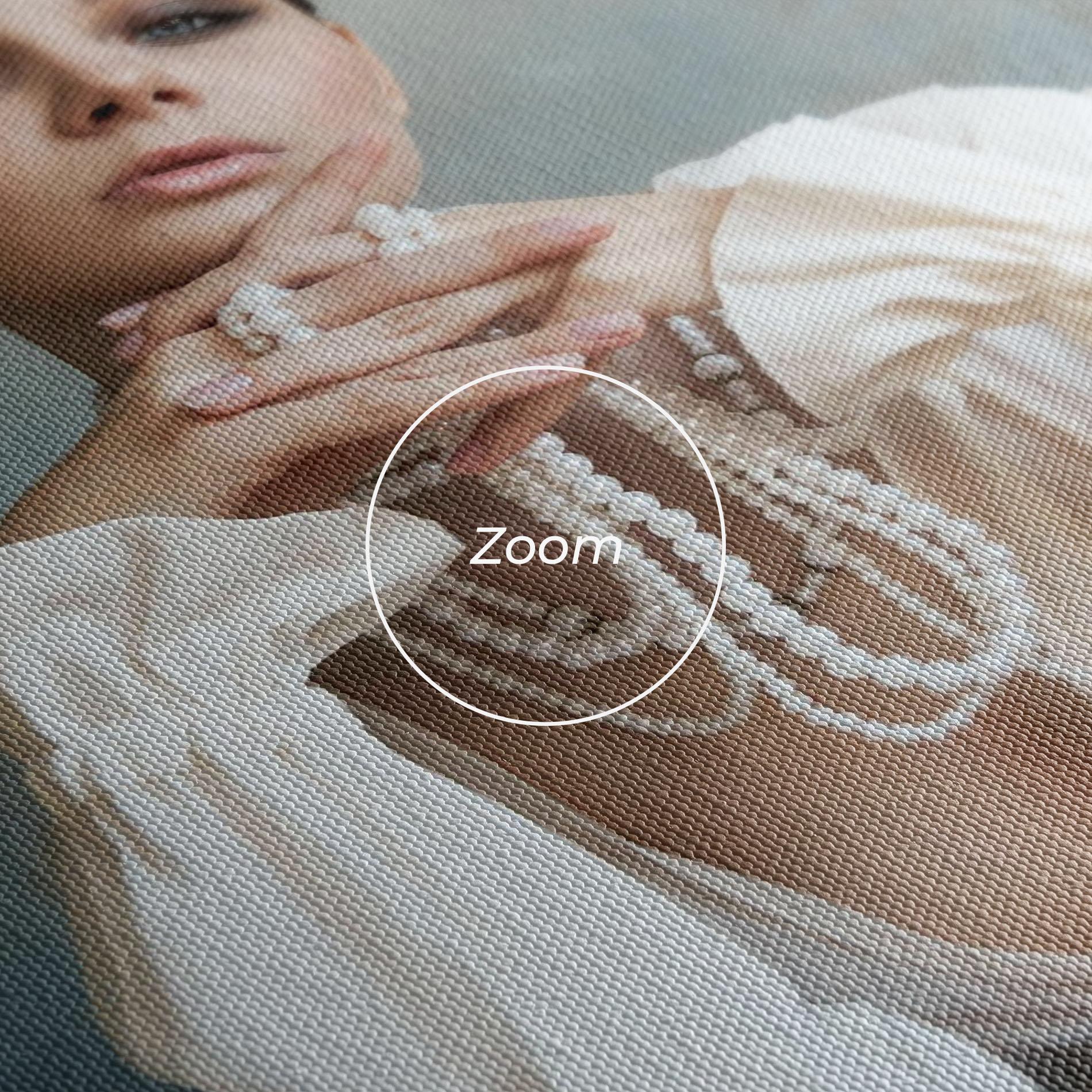 Tablou Canvas Girl White Pearls mockup 3