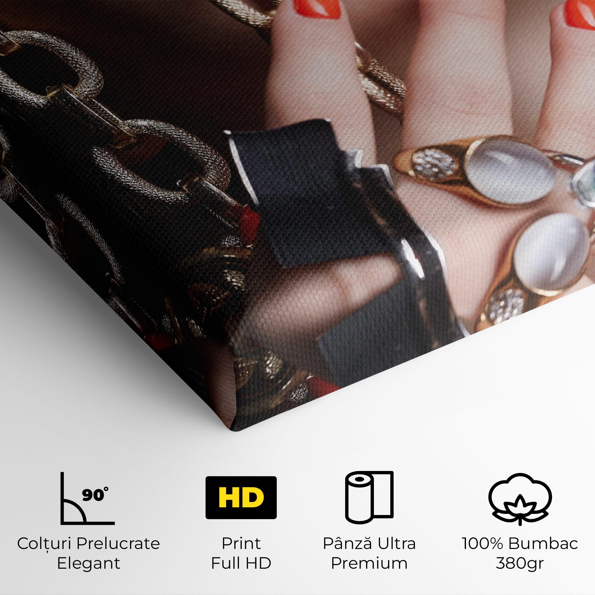 Tablou Canvas Big Chain Woman mockup 4