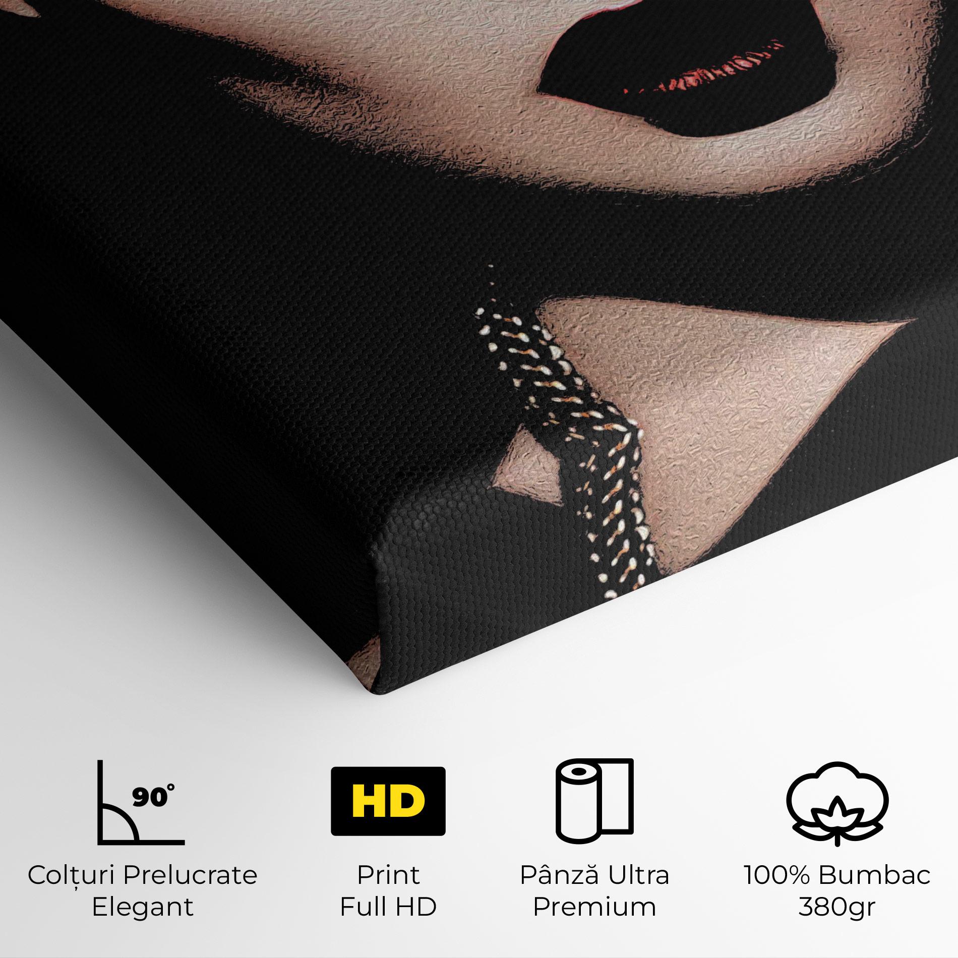 Tablou Canvas Gold Necklace mockup 4